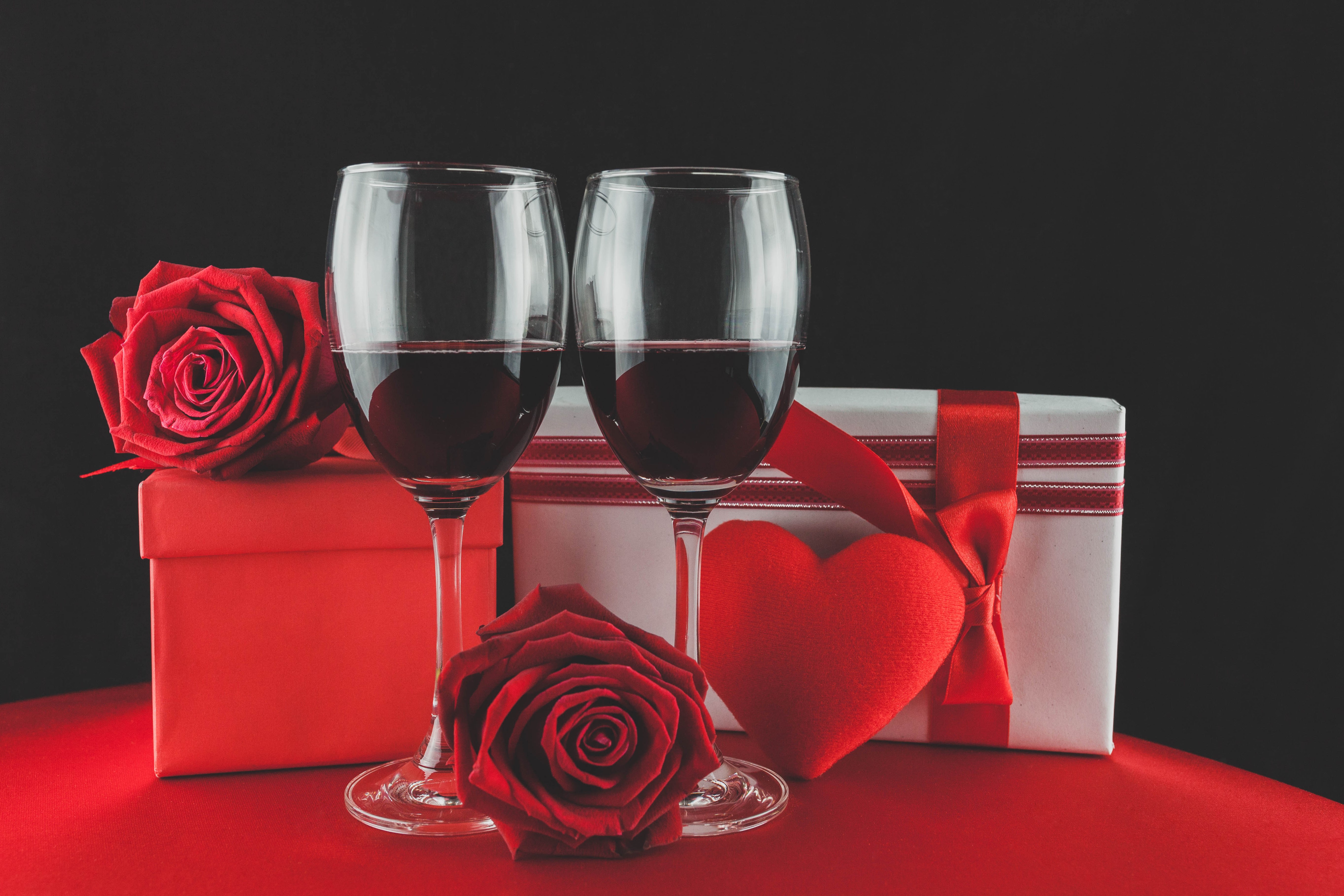 Valentine's Day Wine, Roses, and Gifts HD Wallpaper