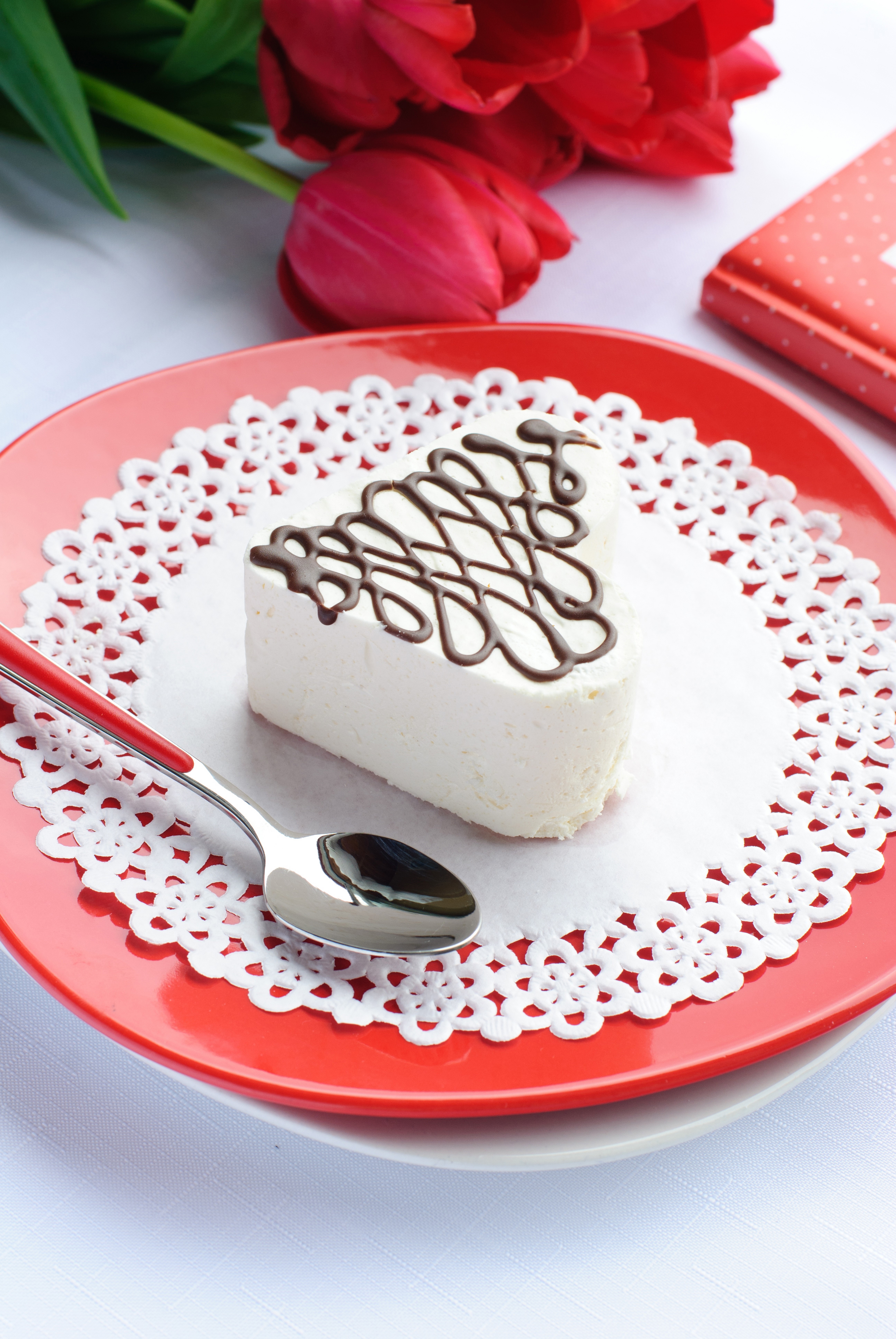 Heart-shaped cake with chocolate drizzle and tulips HD Phone Wallpaper