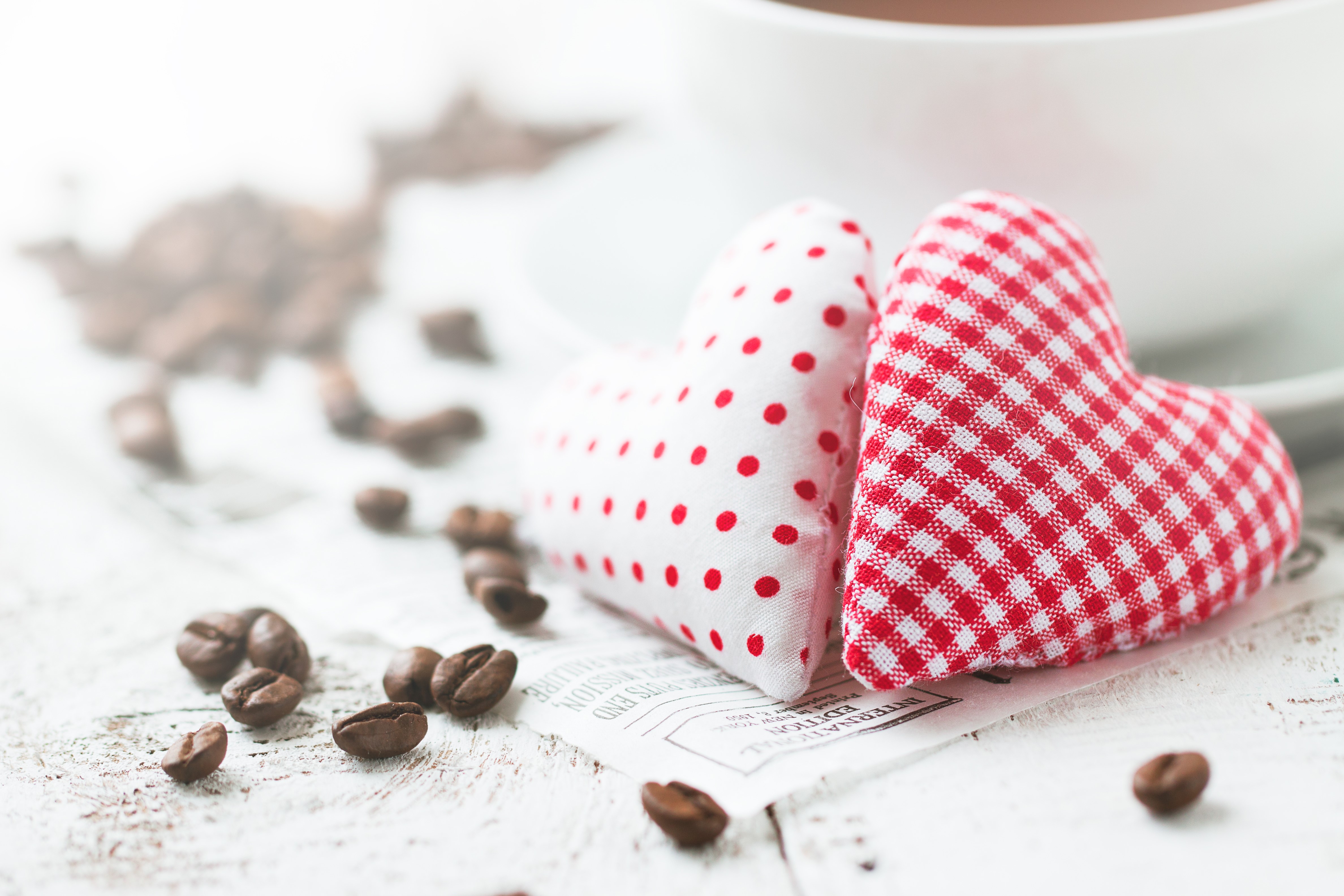 Two hearts and coffee beans HD Wallpaper