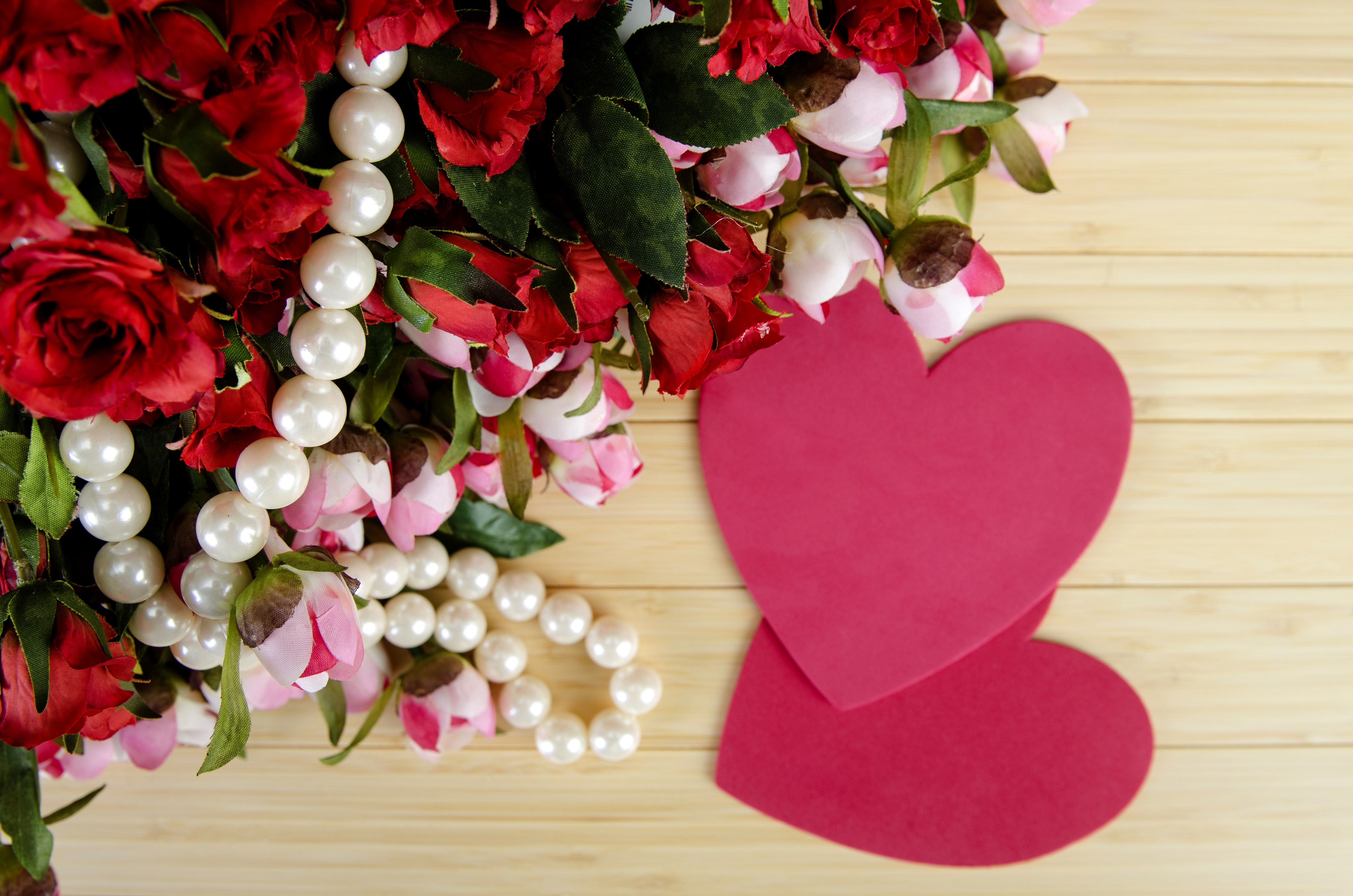 Roses, Pearls, and Hearts on Wood Planks HD Wallpaper