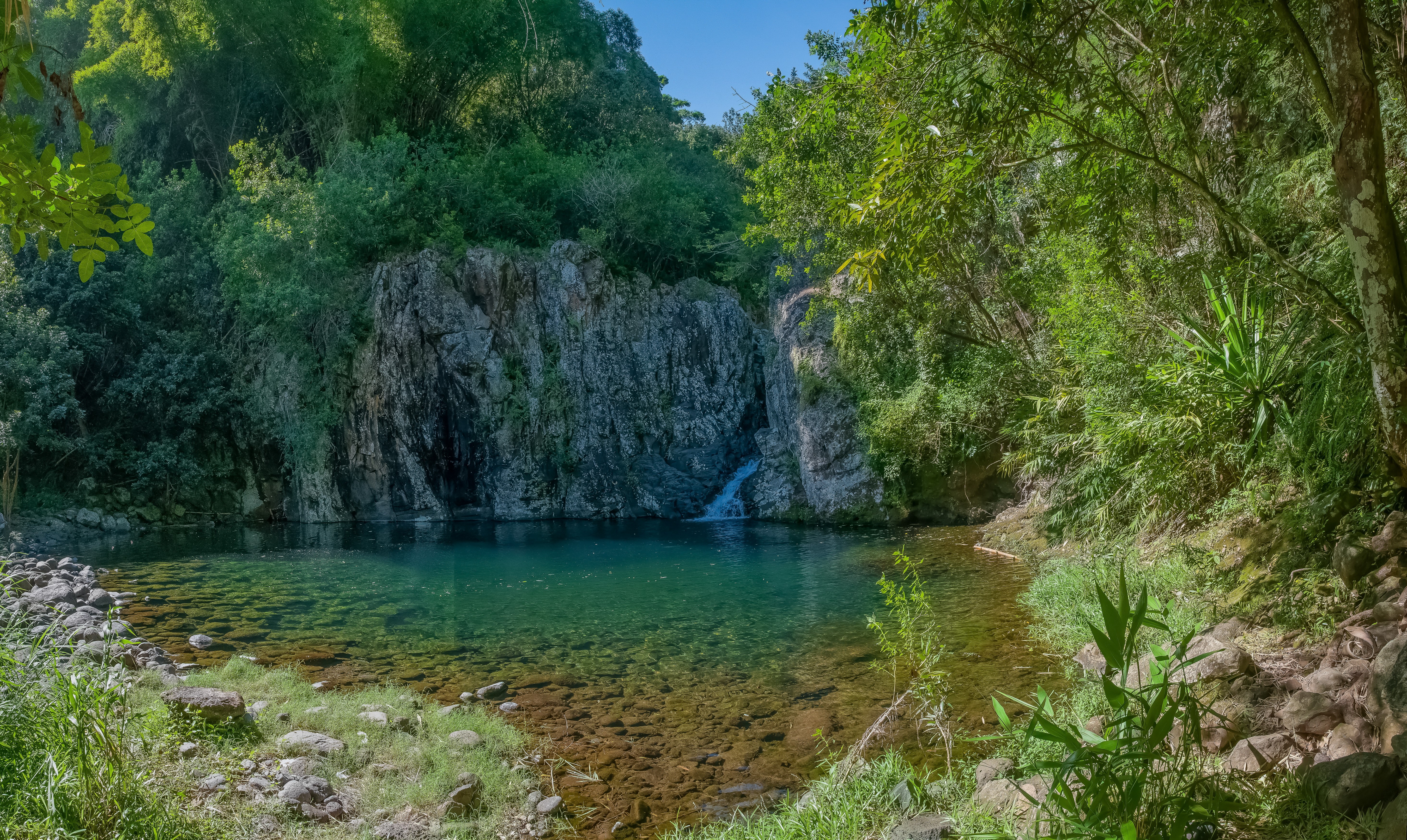 Waterfall at Ste-Marie Reunion, France HD Wallpaper