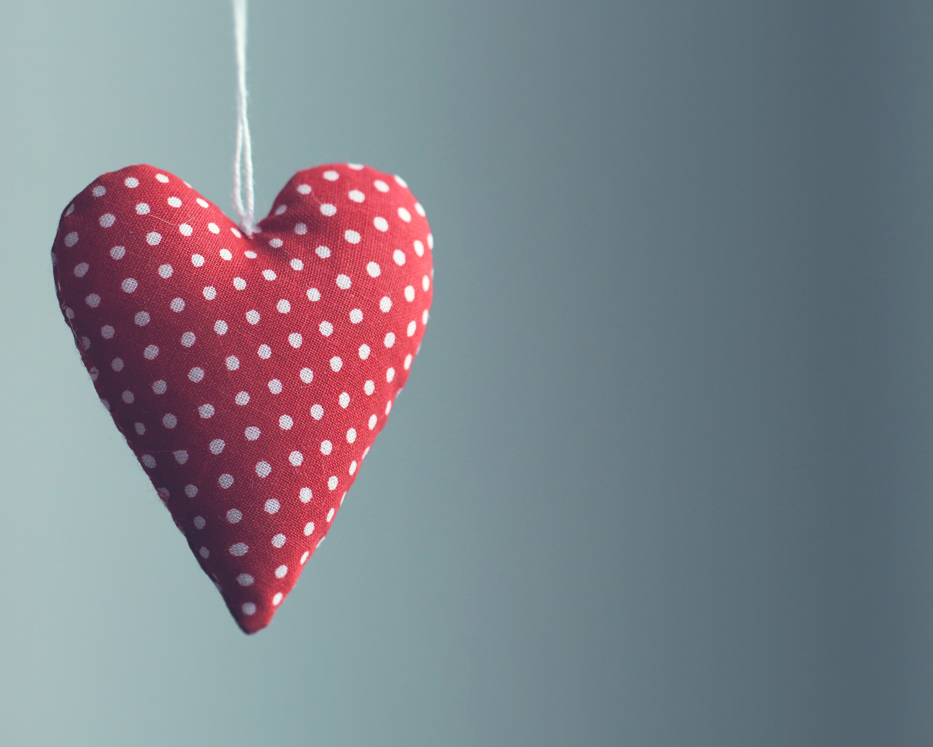 Red polka dot heart ornament hanging HD Wallpaper