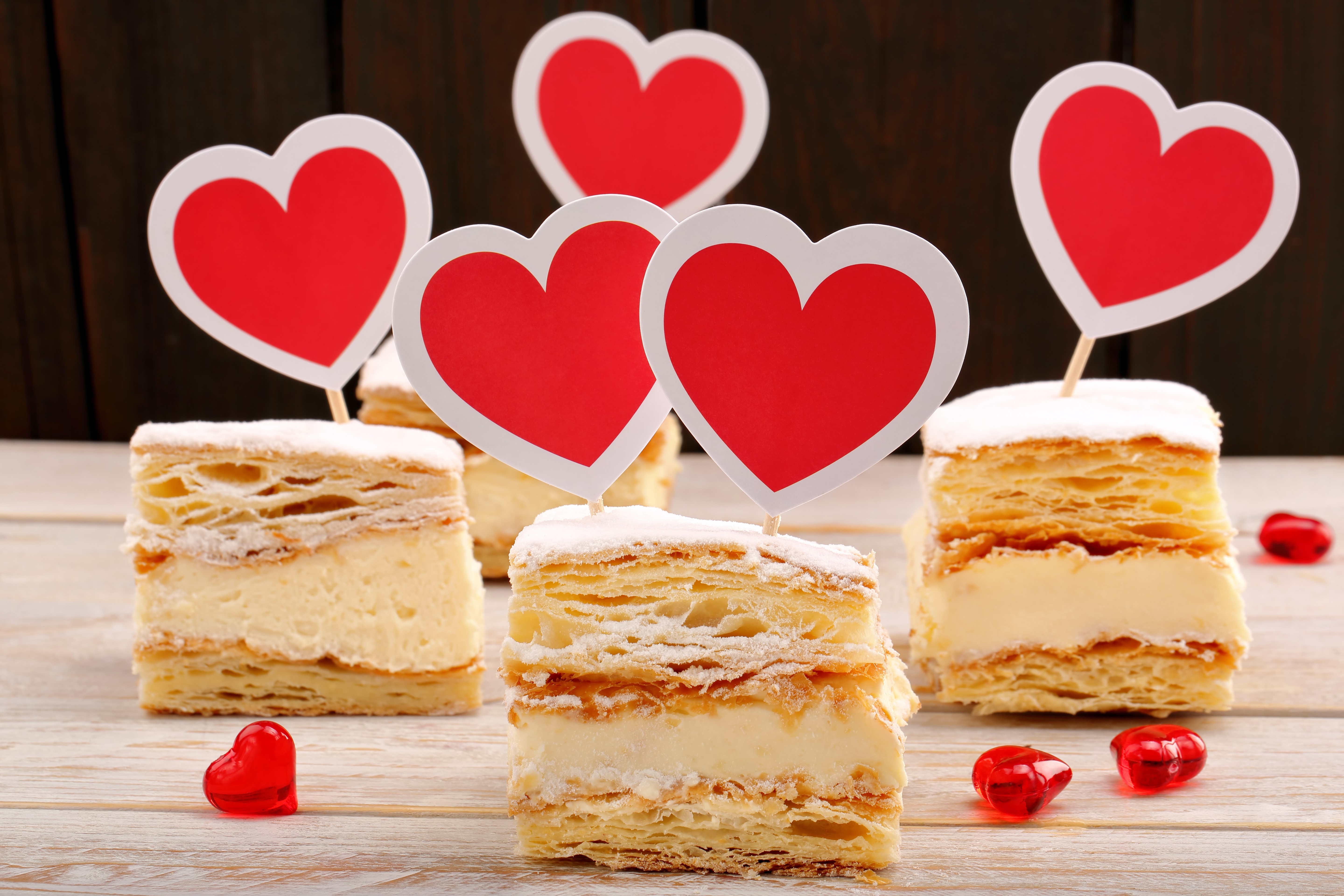 Valentine's Day cakes with red heart toppers HD Wallpaper