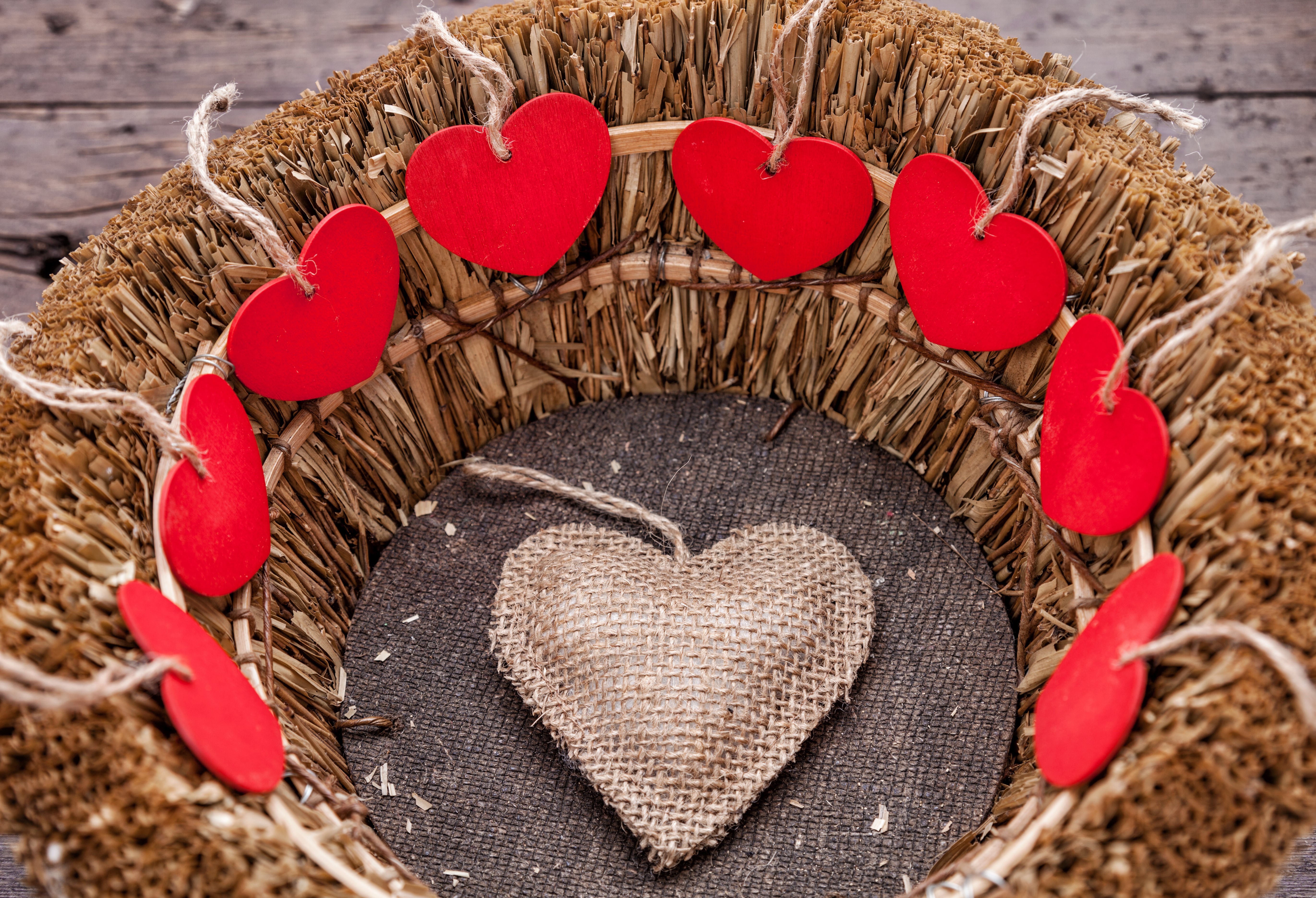 Valentine's Day straw wreath with red hearts HD Wallpaper