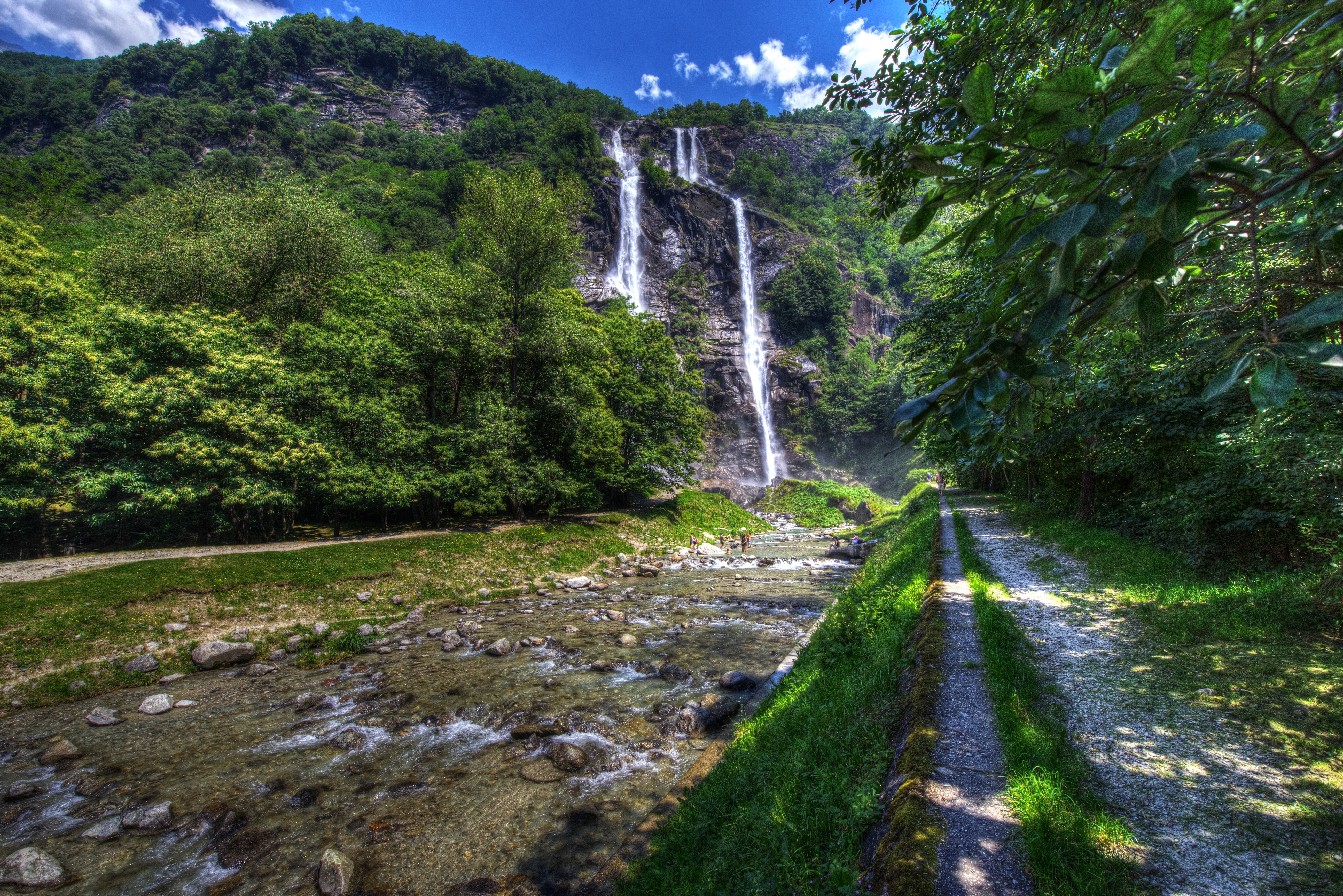 Acquafraggia Waterfalls, Sondrio, Lombardy, Italy HD Wallpaper