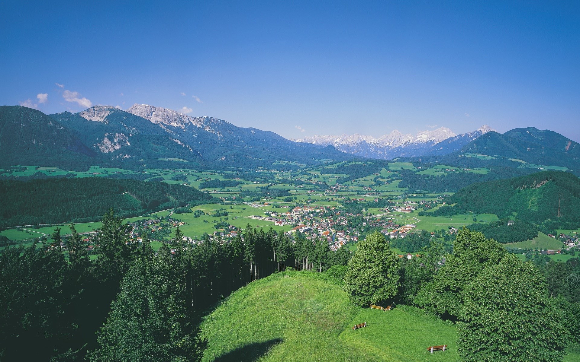 Panoramic view of a valley with mountains and a town HD Wallpaper