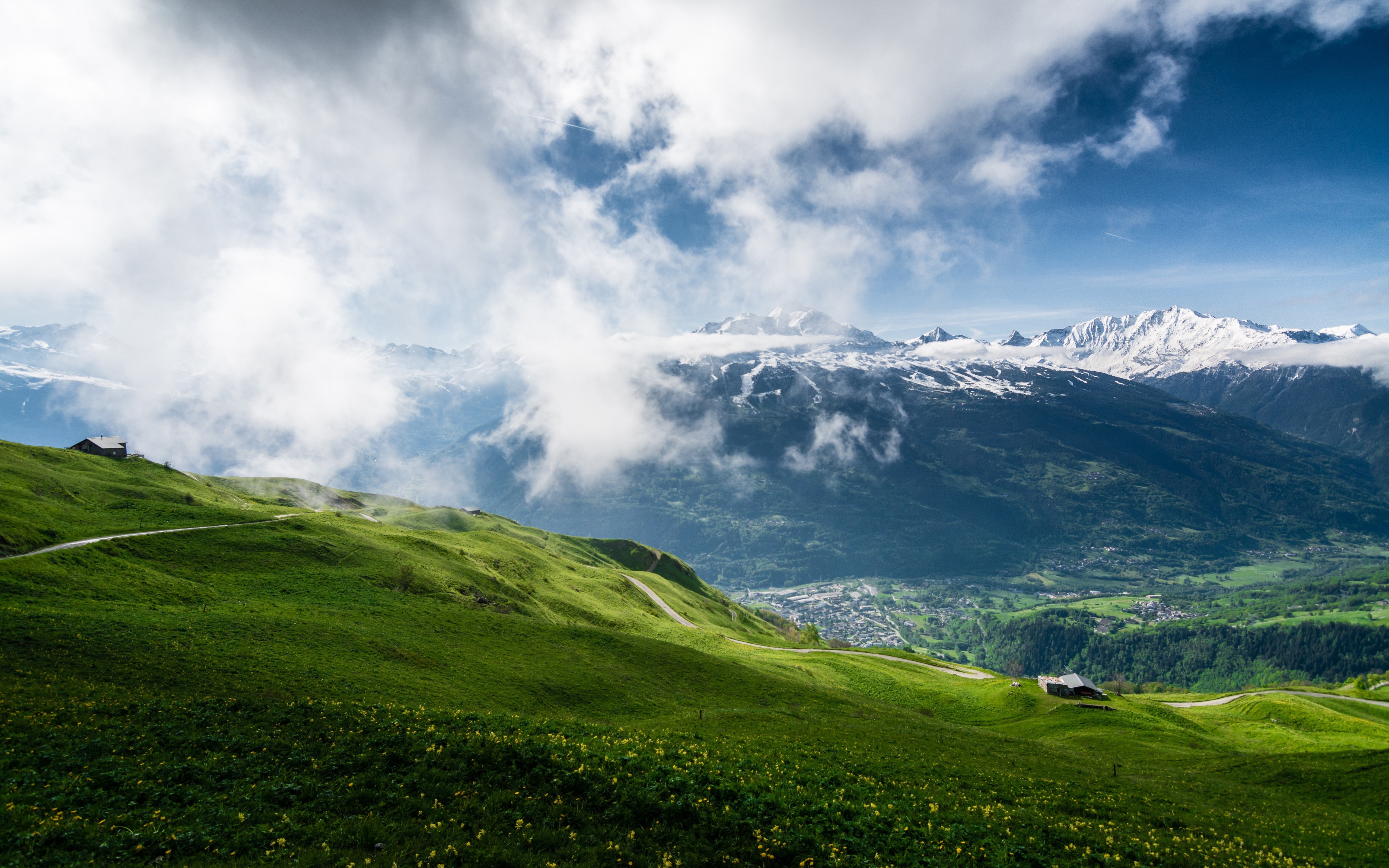 Mountains and Grasslands Scenery HD Wallpaper