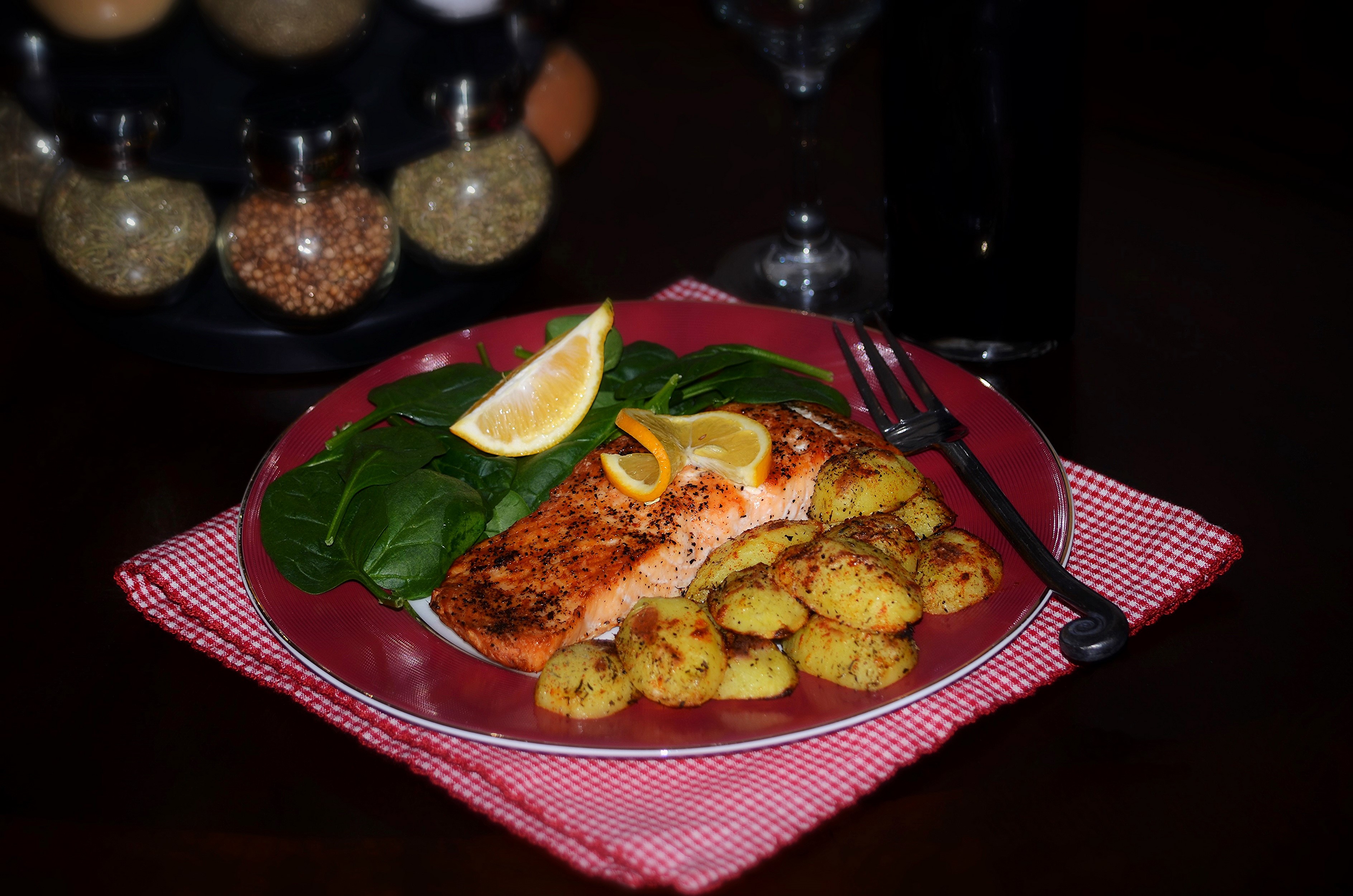Salmon with potatoes and spinach on a plate HD Wallpaper