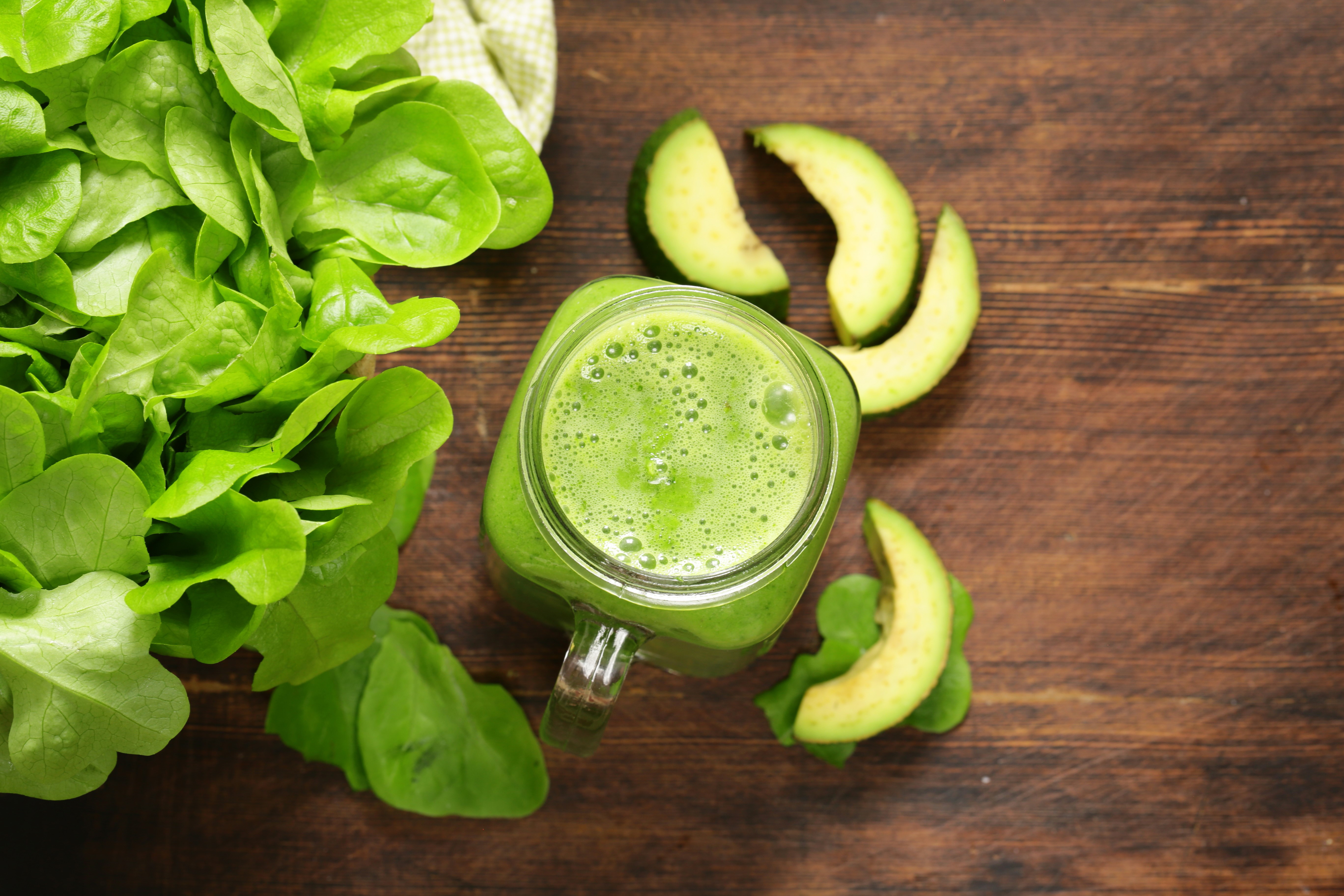 Green smoothie in a mug with lettuce and avocado HD Wallpaper