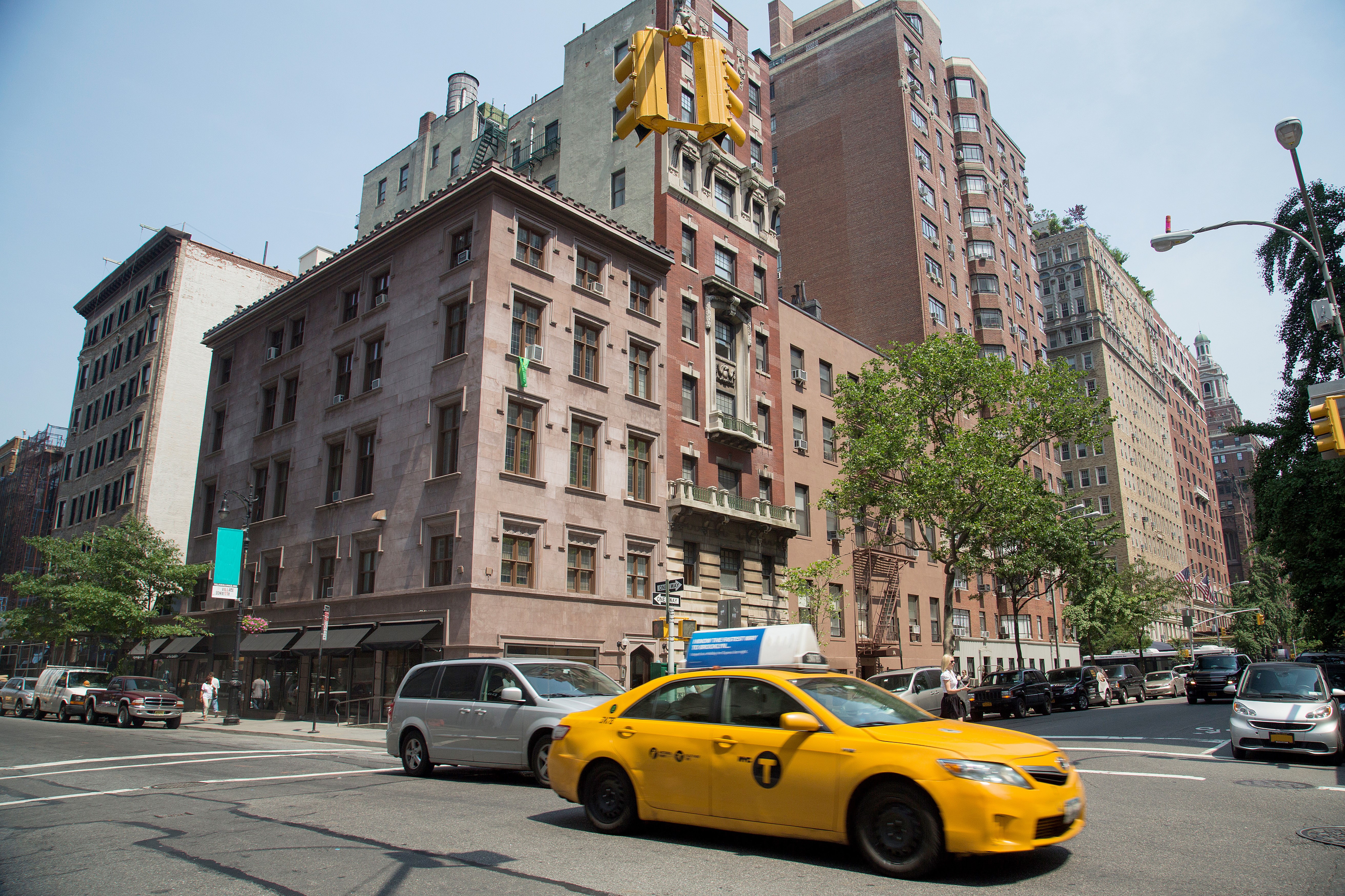 New York City Street with Yellow Taxi and Buildings HD Wallpaper