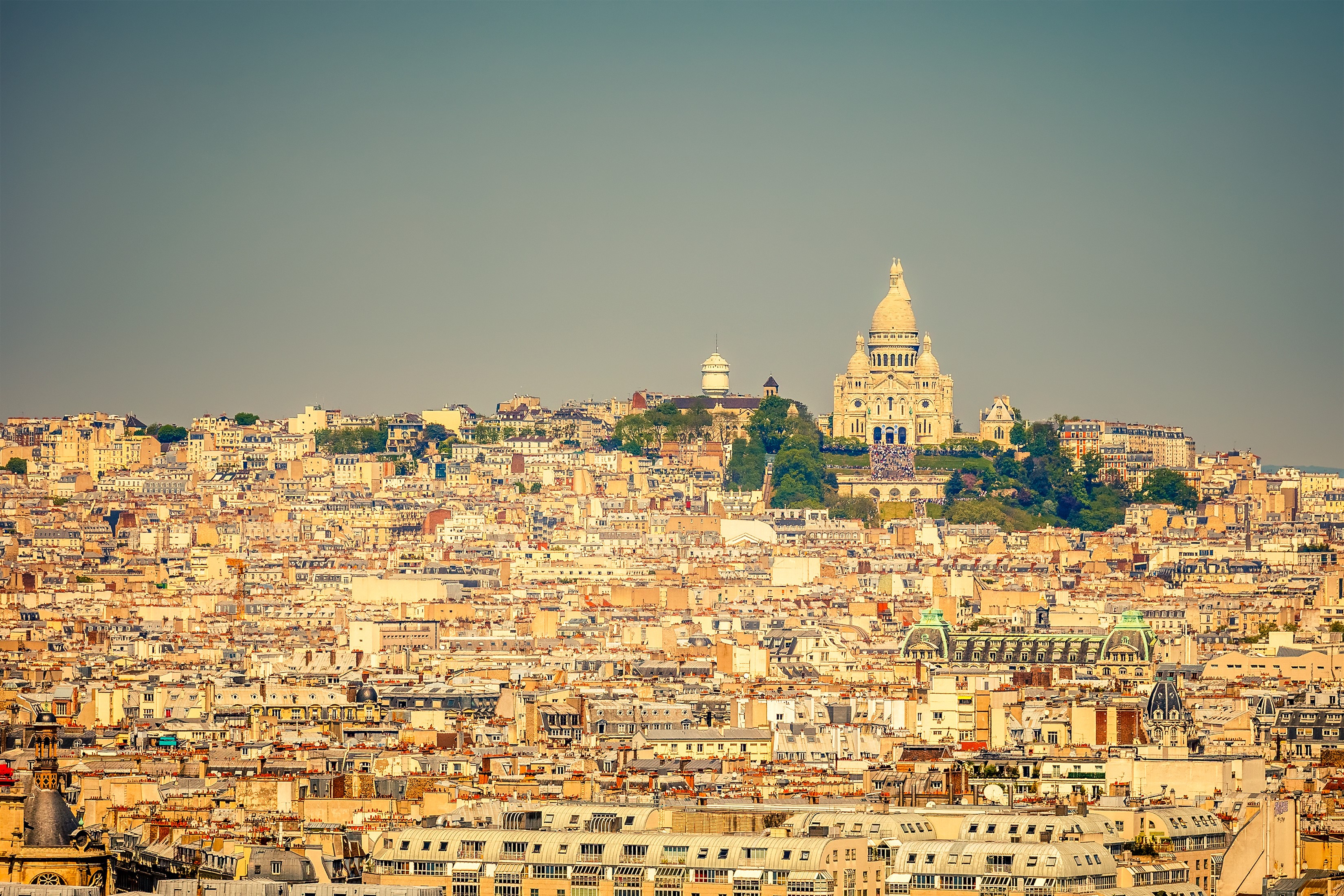 Paris cityscape with Sacré-Cœur Basilica HD Wallpaper