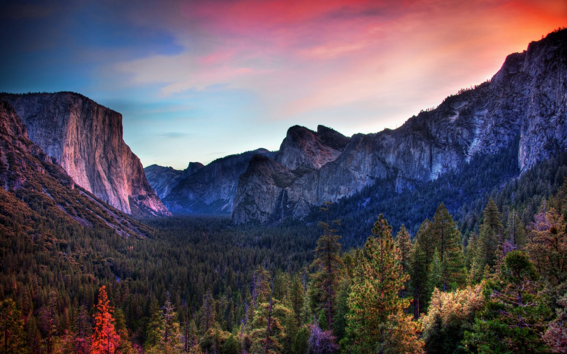 Yosemite Valley at sunset with El Capitan HD Wallpaper