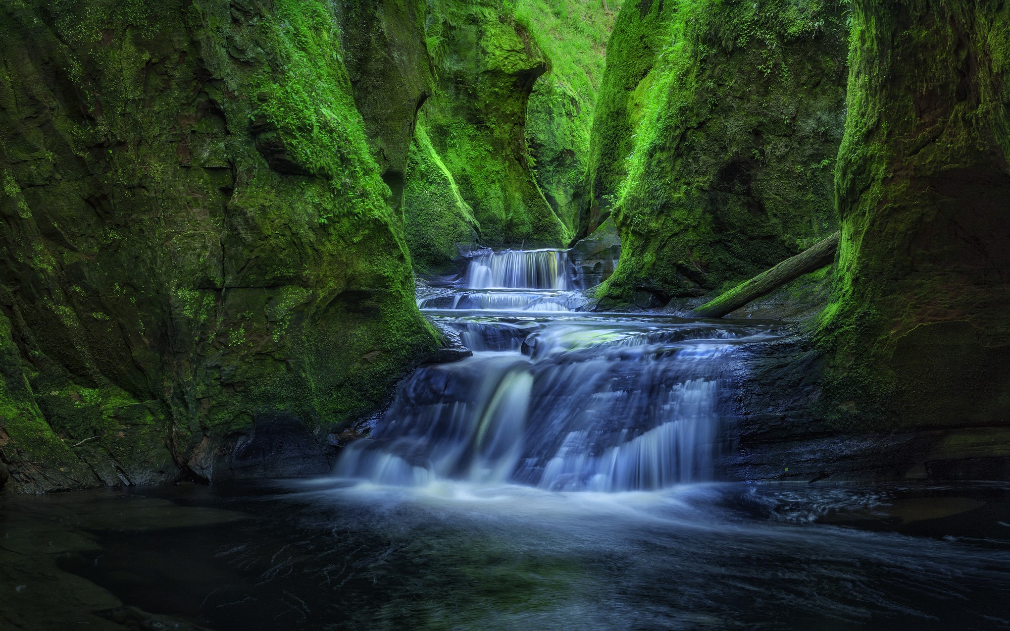 Waterfalls in Moss-Covered Canyon, Finnich Gorge, Scotland HD Wallpaper