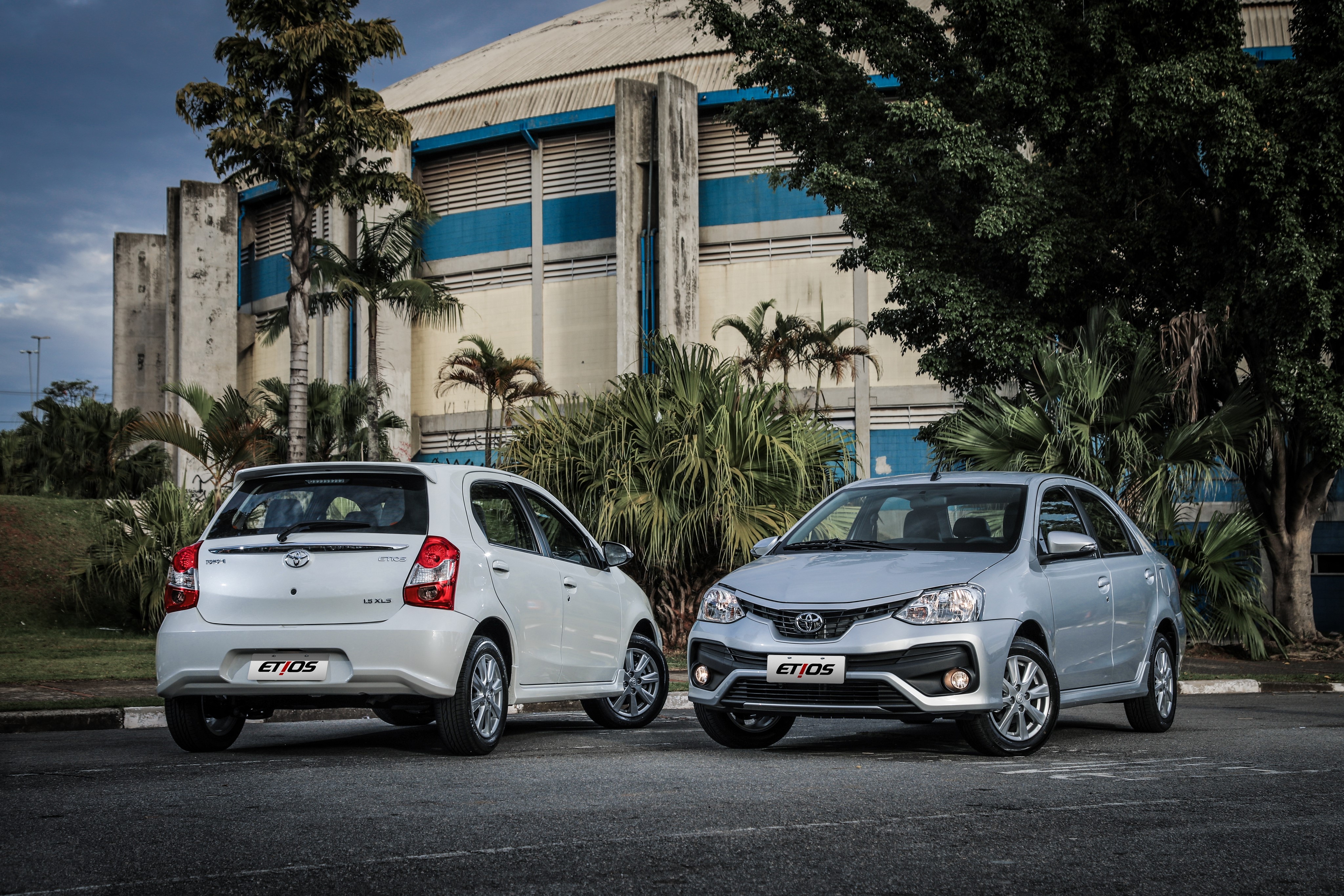 Two Toyota Etios cars, white hatchback and silver sedan HD Wallpaper