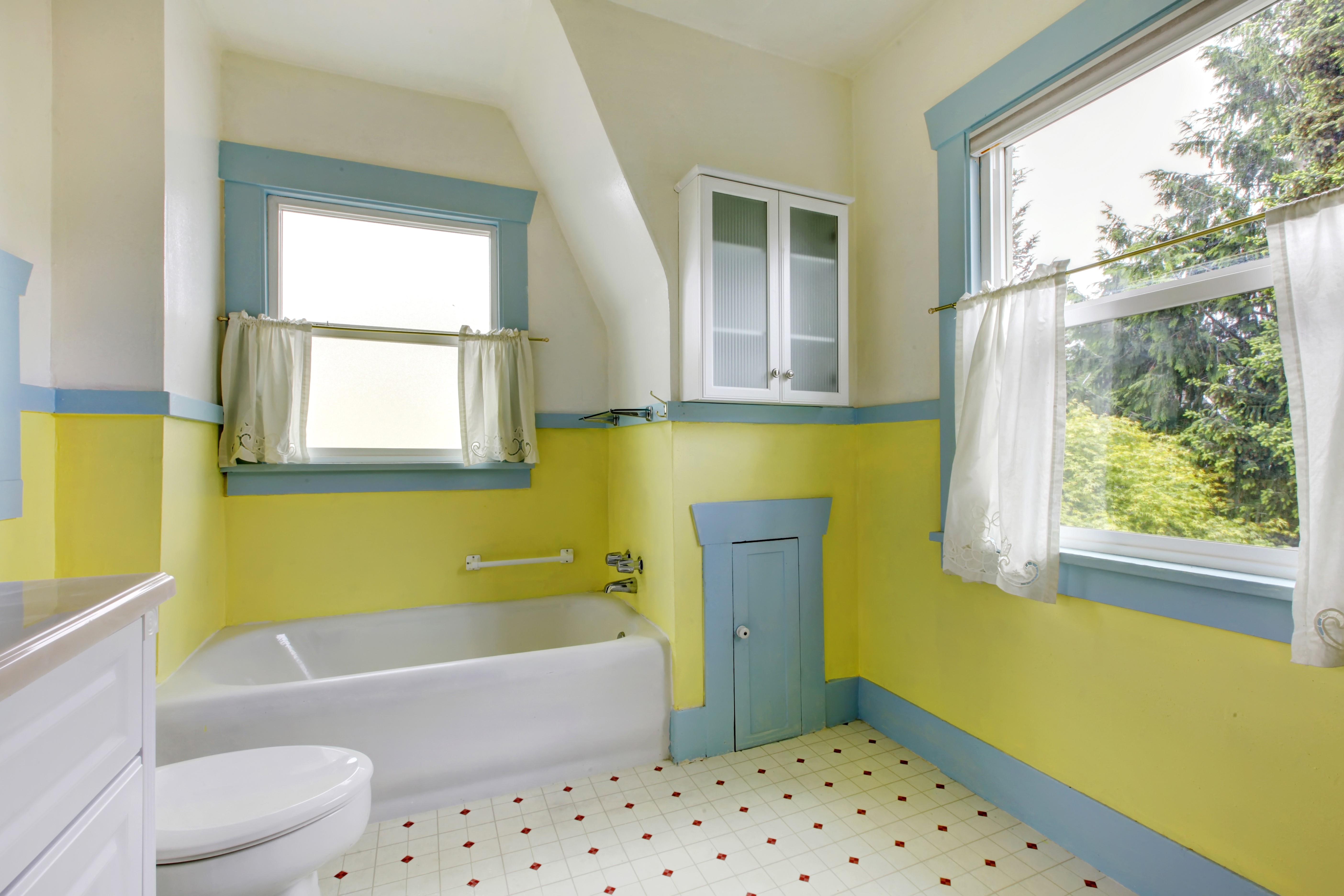 Bathroom Interior Design with Yellow Walls and Blue Trim HD Wallpaper