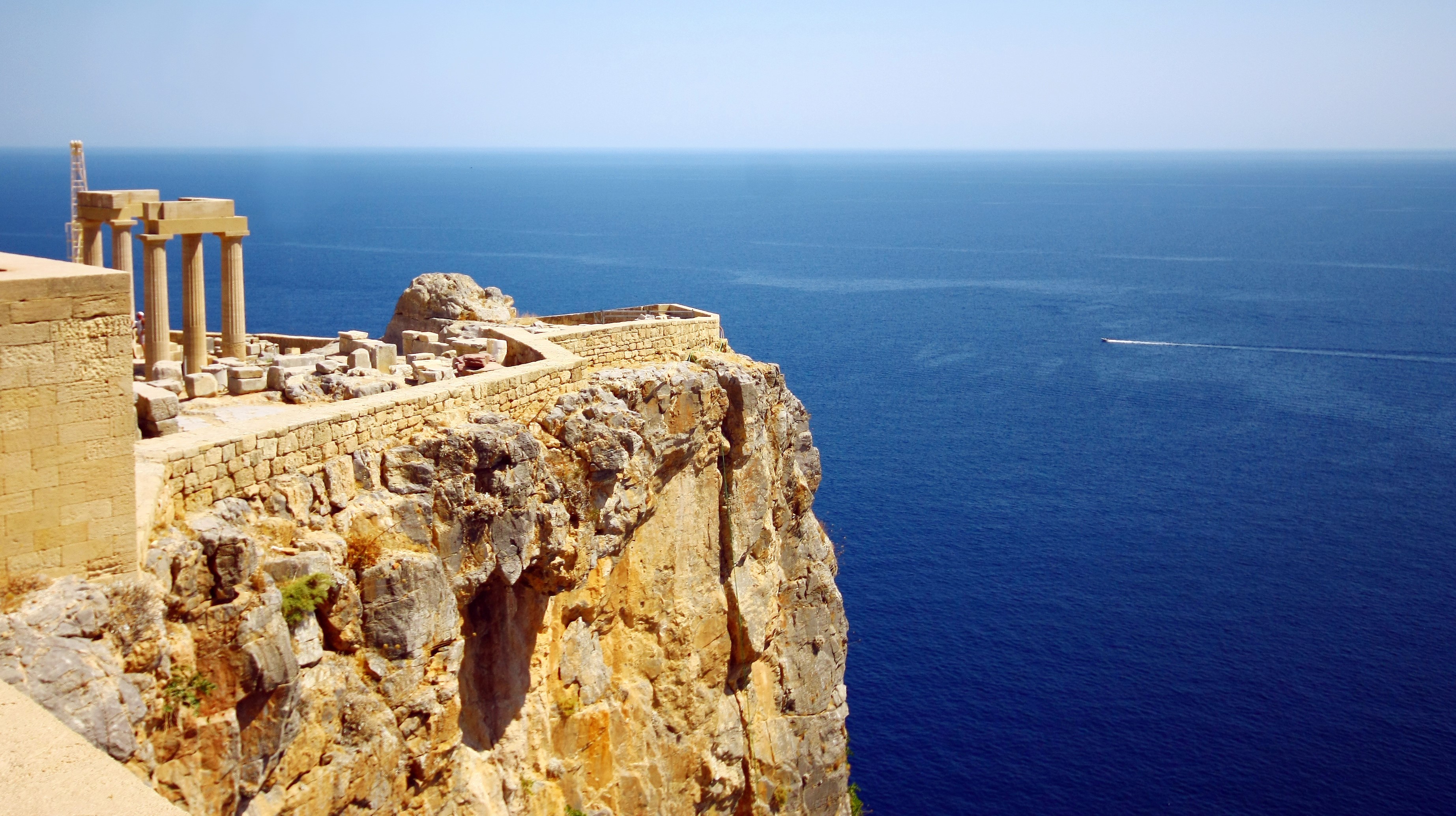 Ancient ruins on a cliff overlooking the sea in Greece HD Wallpaper