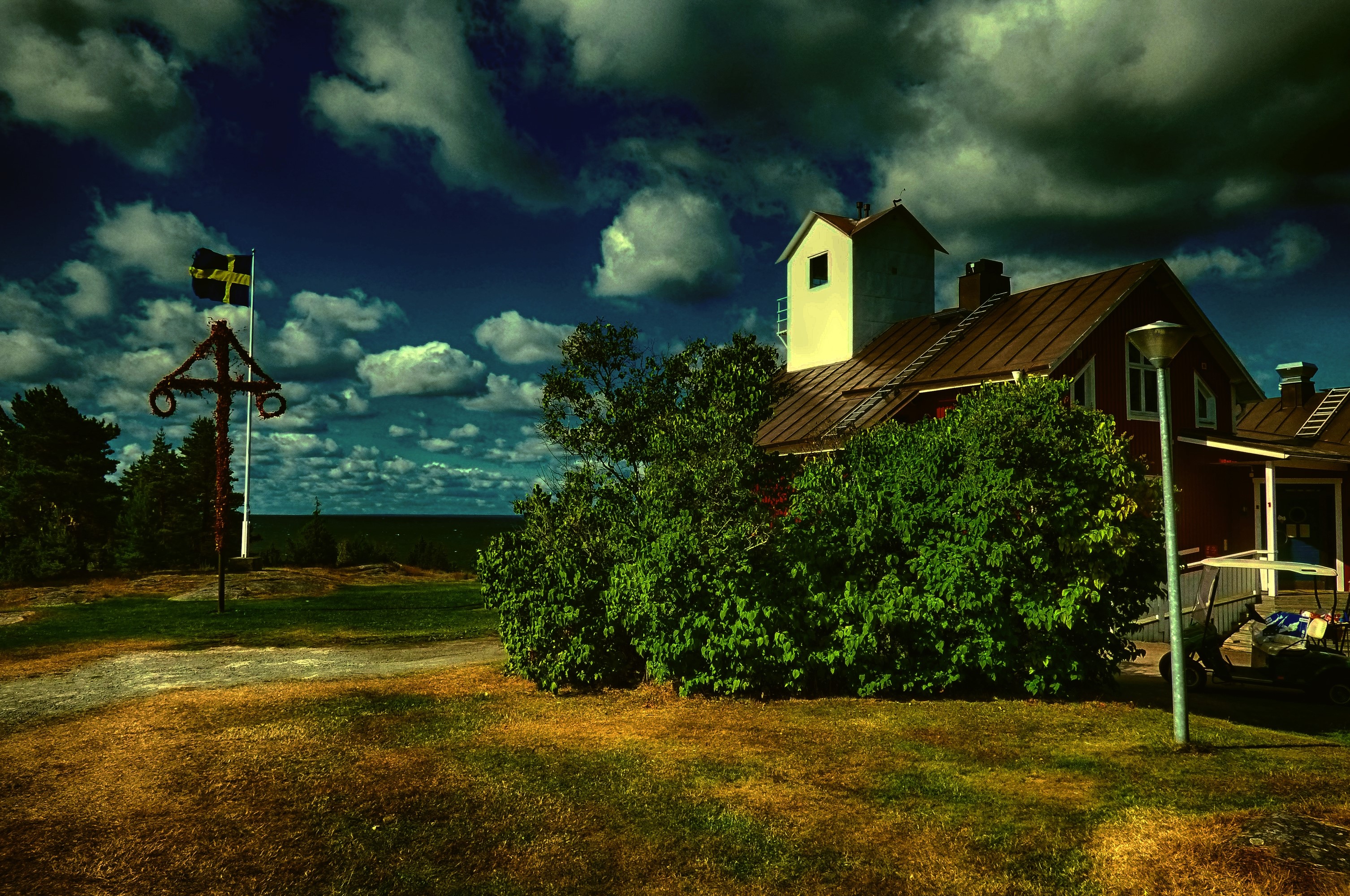 Maypole and Swedish flag by a house HD Wallpaper