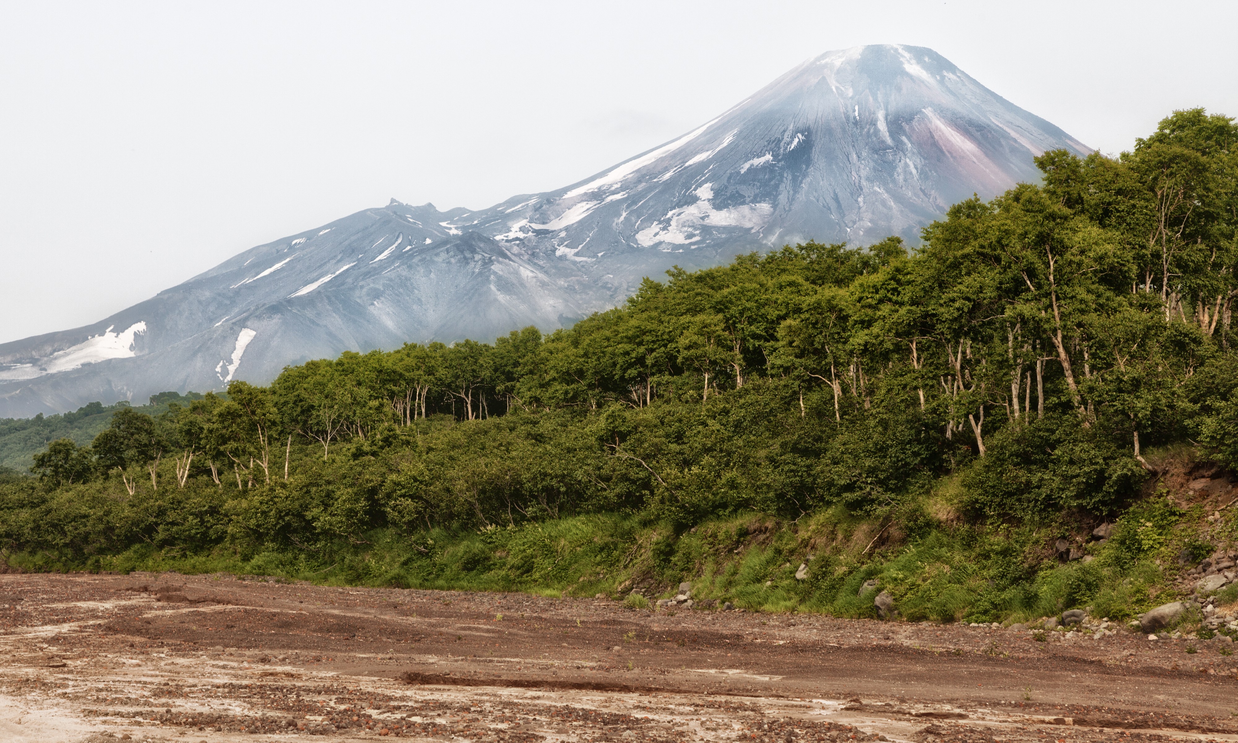 Volcano on Kamchatka Peninsula, Russia HD Wallpaper