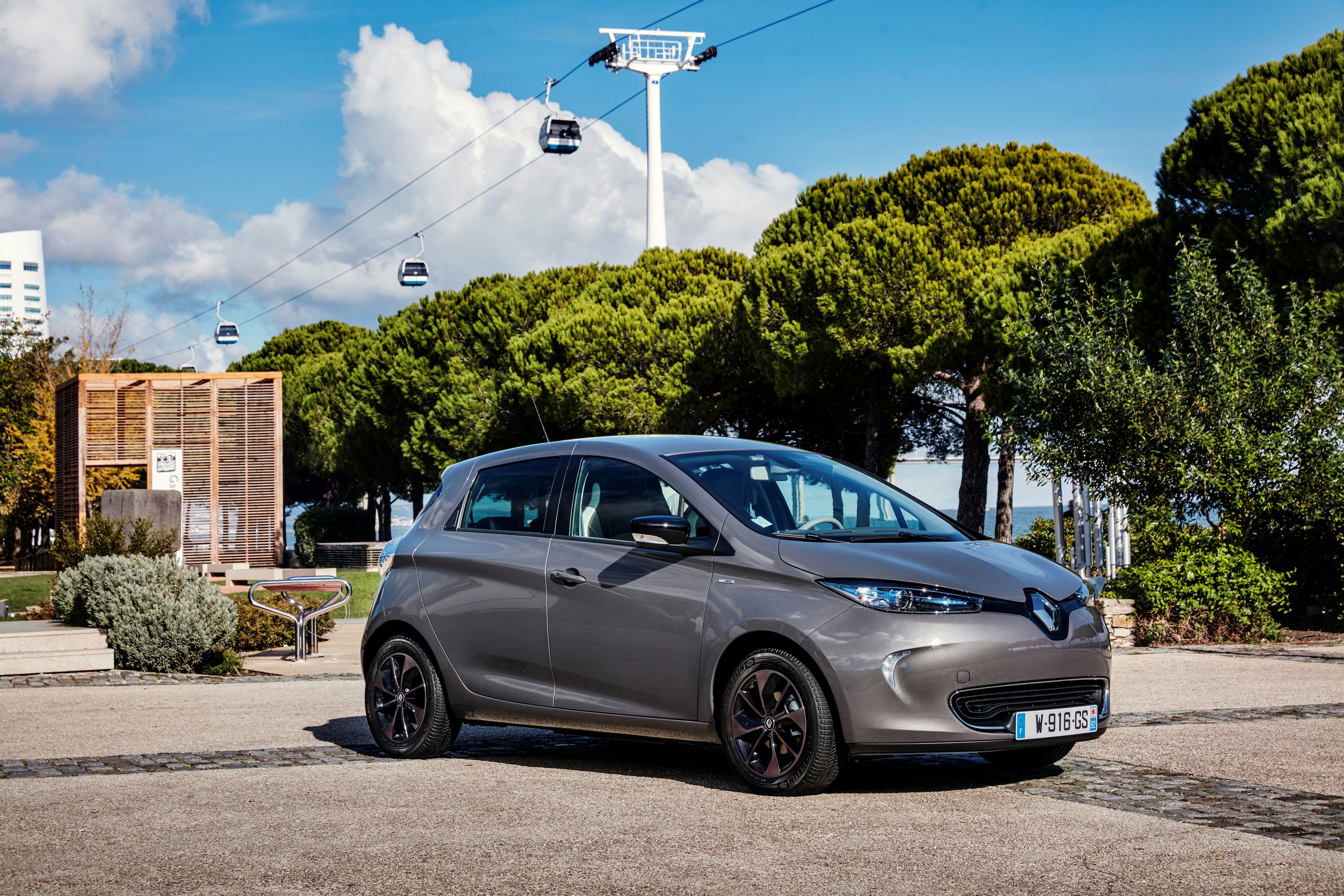 Renault Zoe Edition One car parked outdoors HD Wallpaper