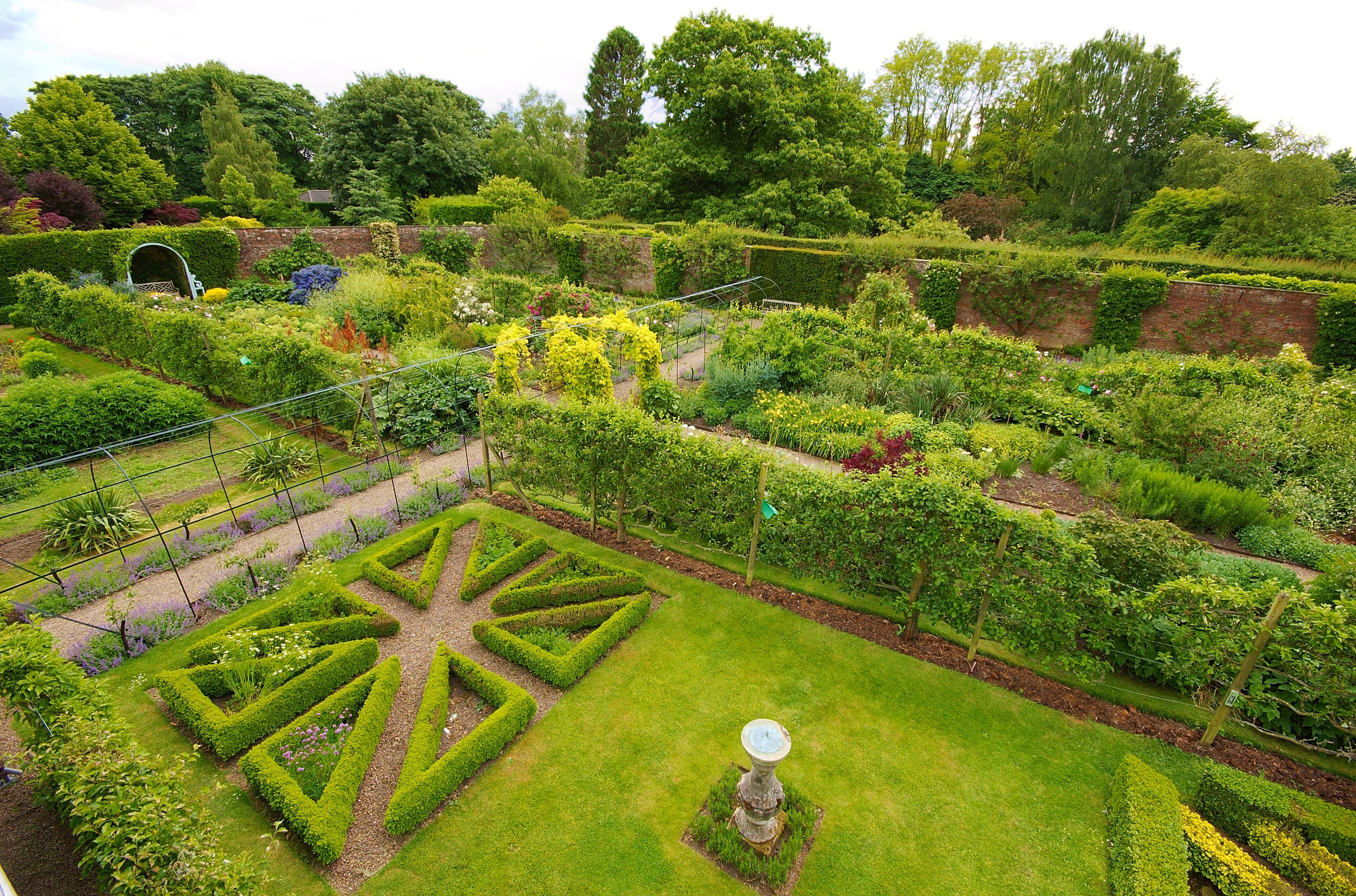 Middlethorpe Hall gardens in York, United Kingdom HD Wallpaper