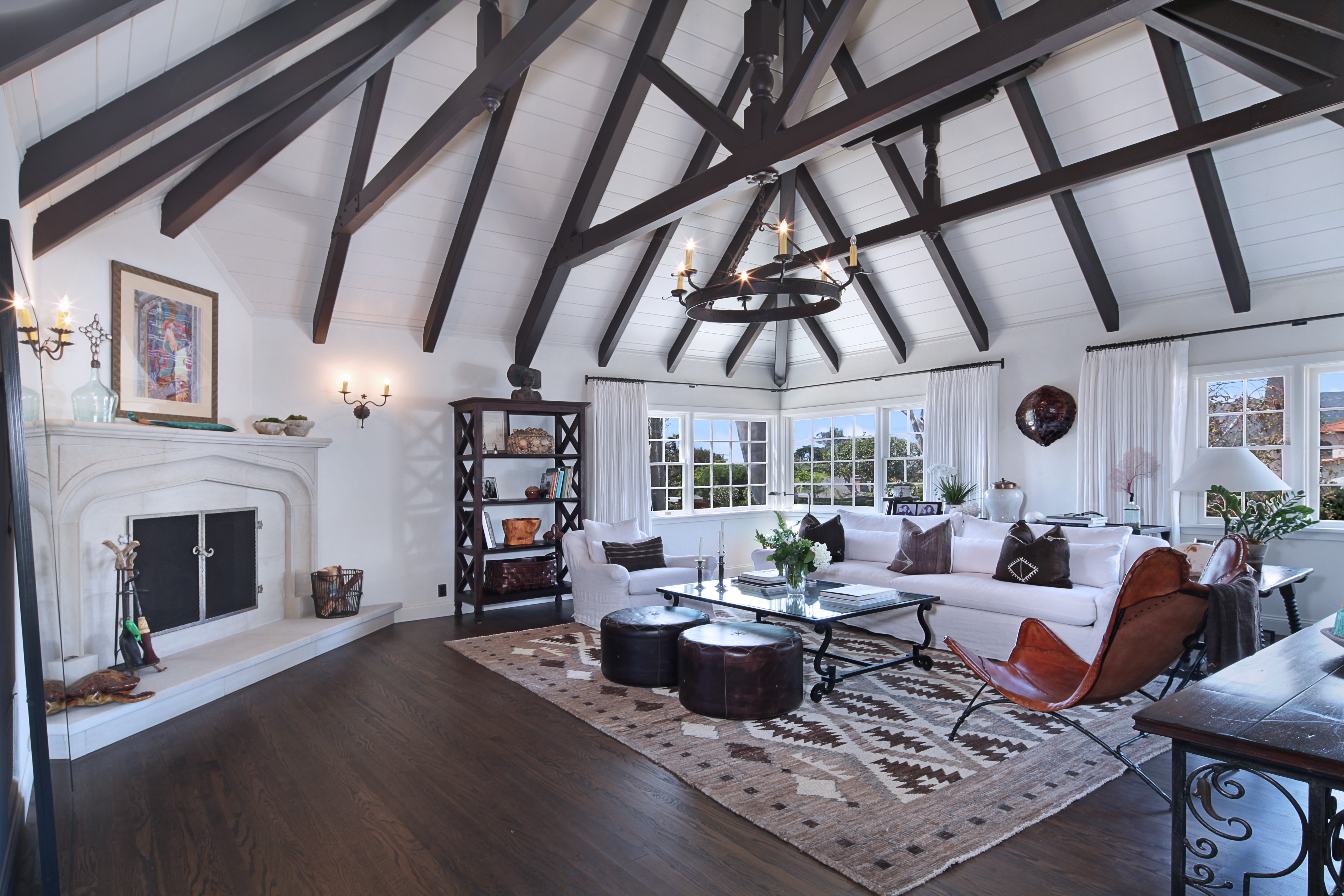 Living room with fireplace and vaulted ceiling HD Wallpaper