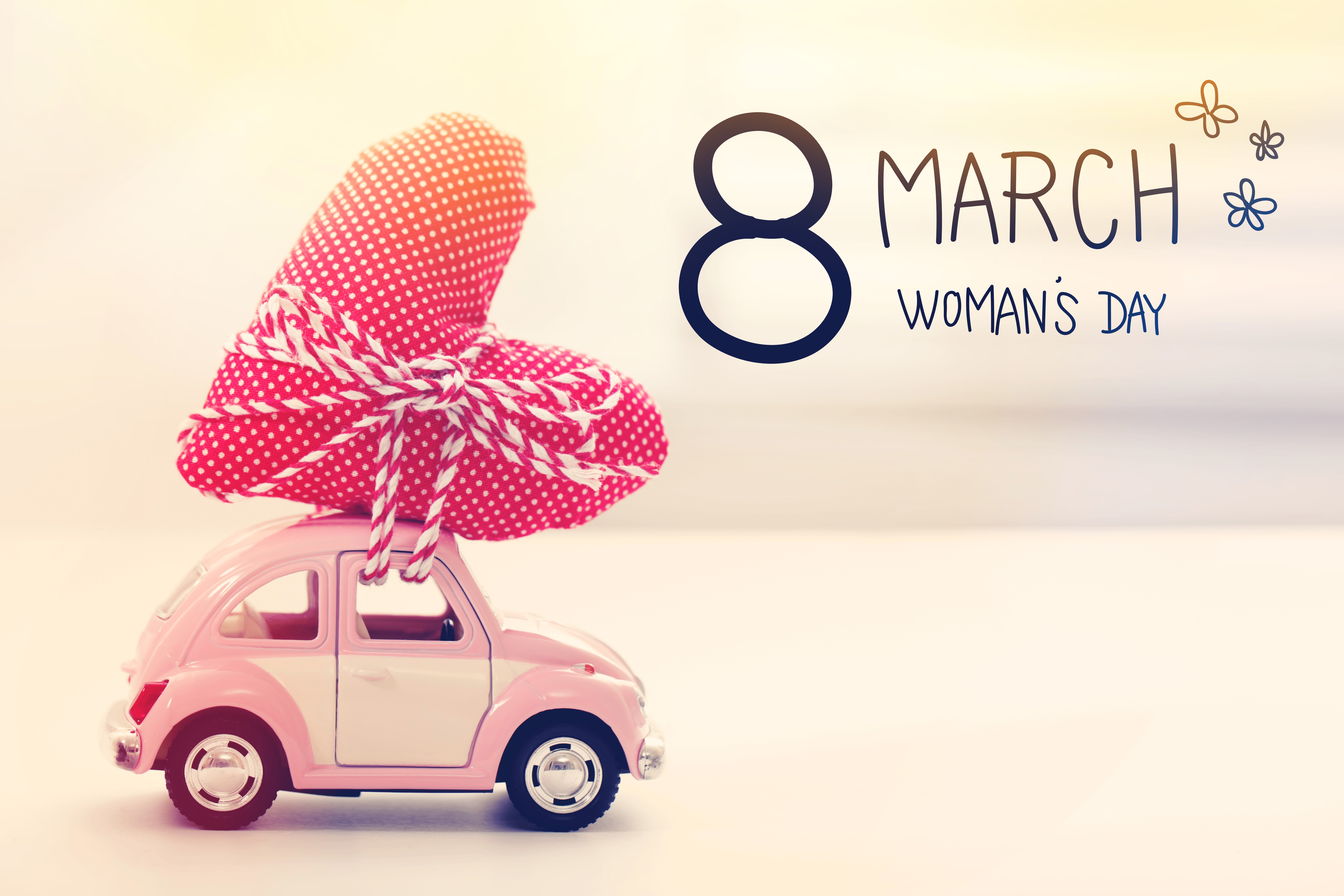 8 March Woman's Day heart on car HD Wallpaper