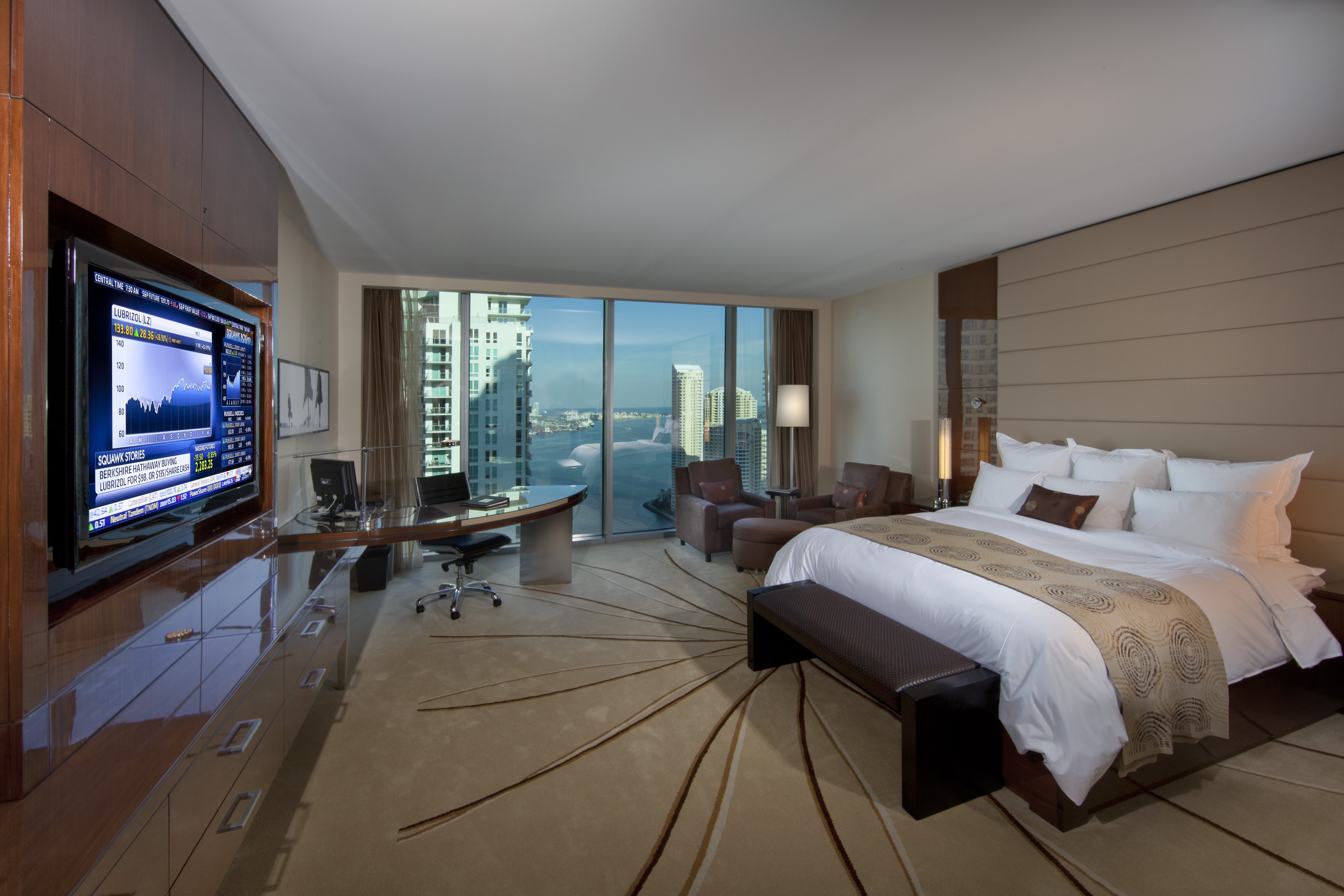 Luxury hotel bedroom with city view and desk HD Wallpaper