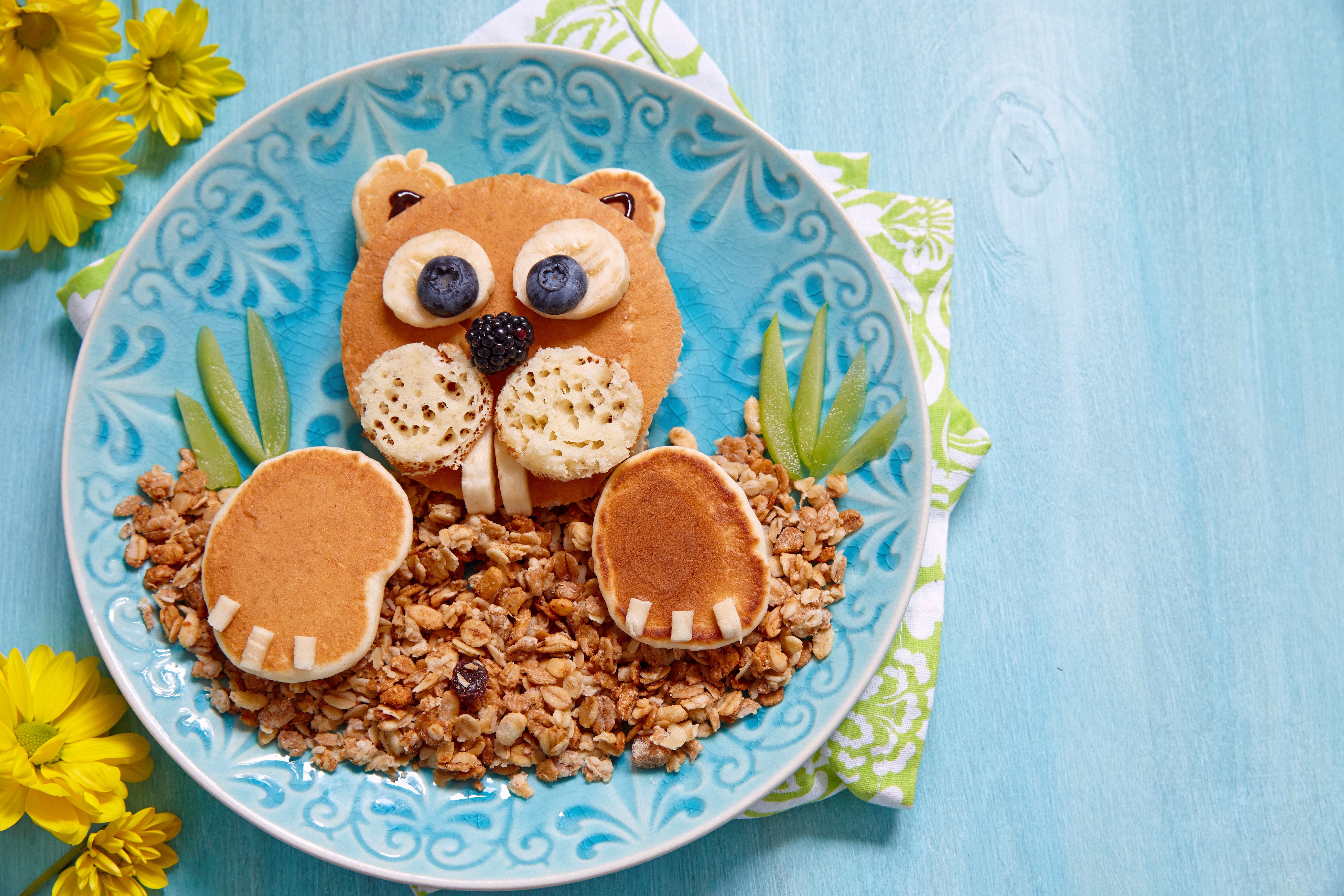 Pancake bear on a plate with granola HD Wallpaper