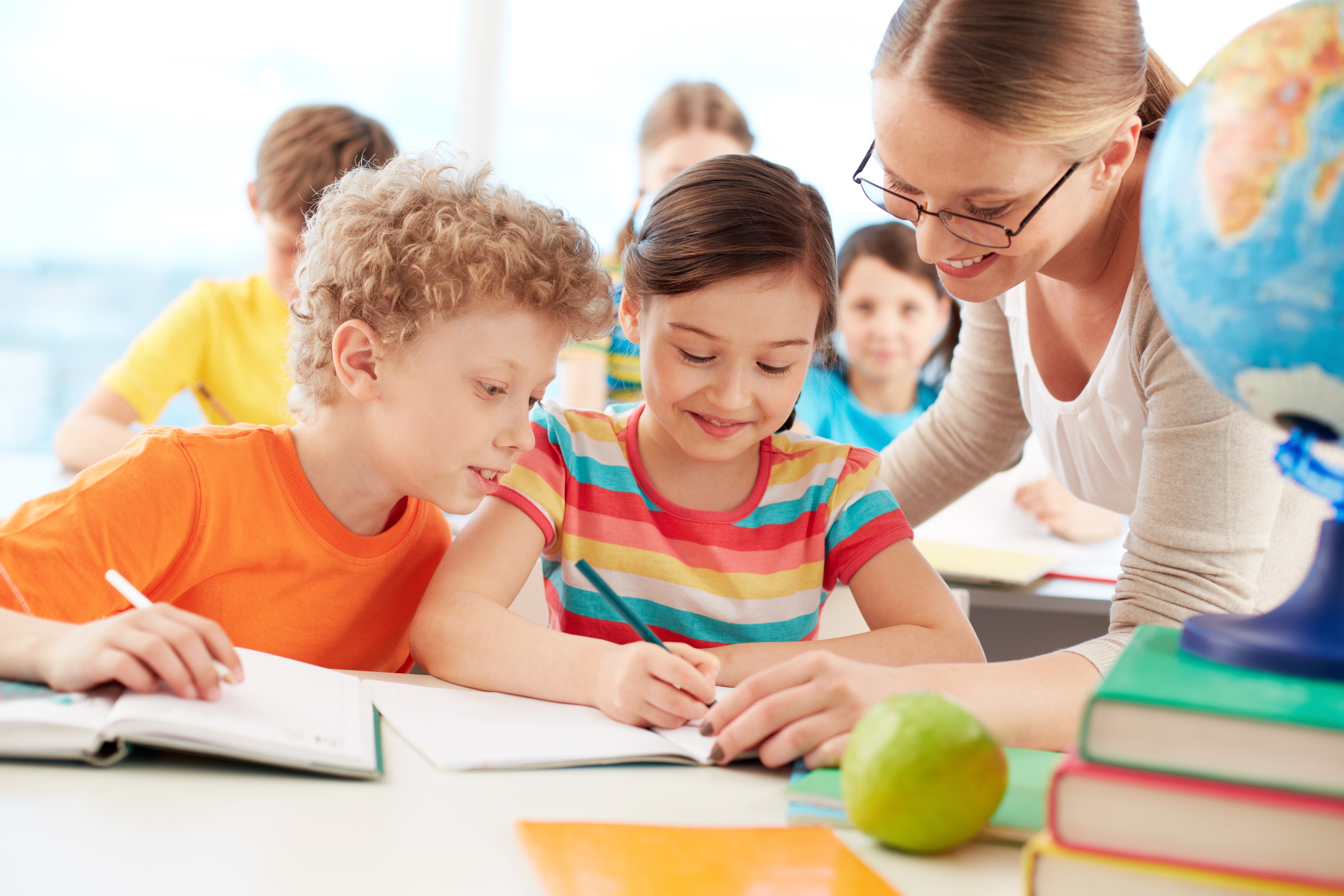 Teacher helping students with books and globe HD Wallpaper