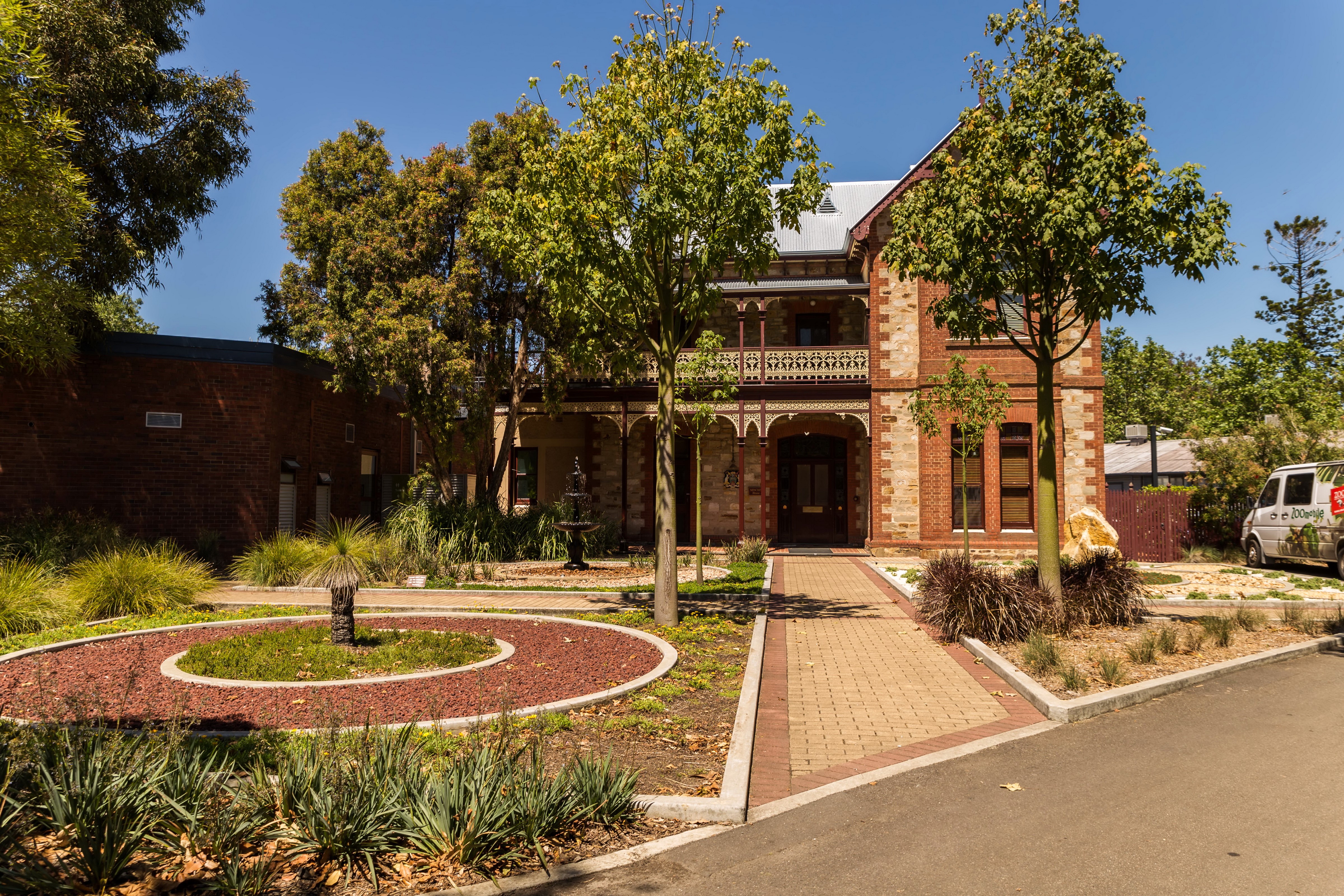 Mansion with landscape design in Perth, Australia HD Wallpaper