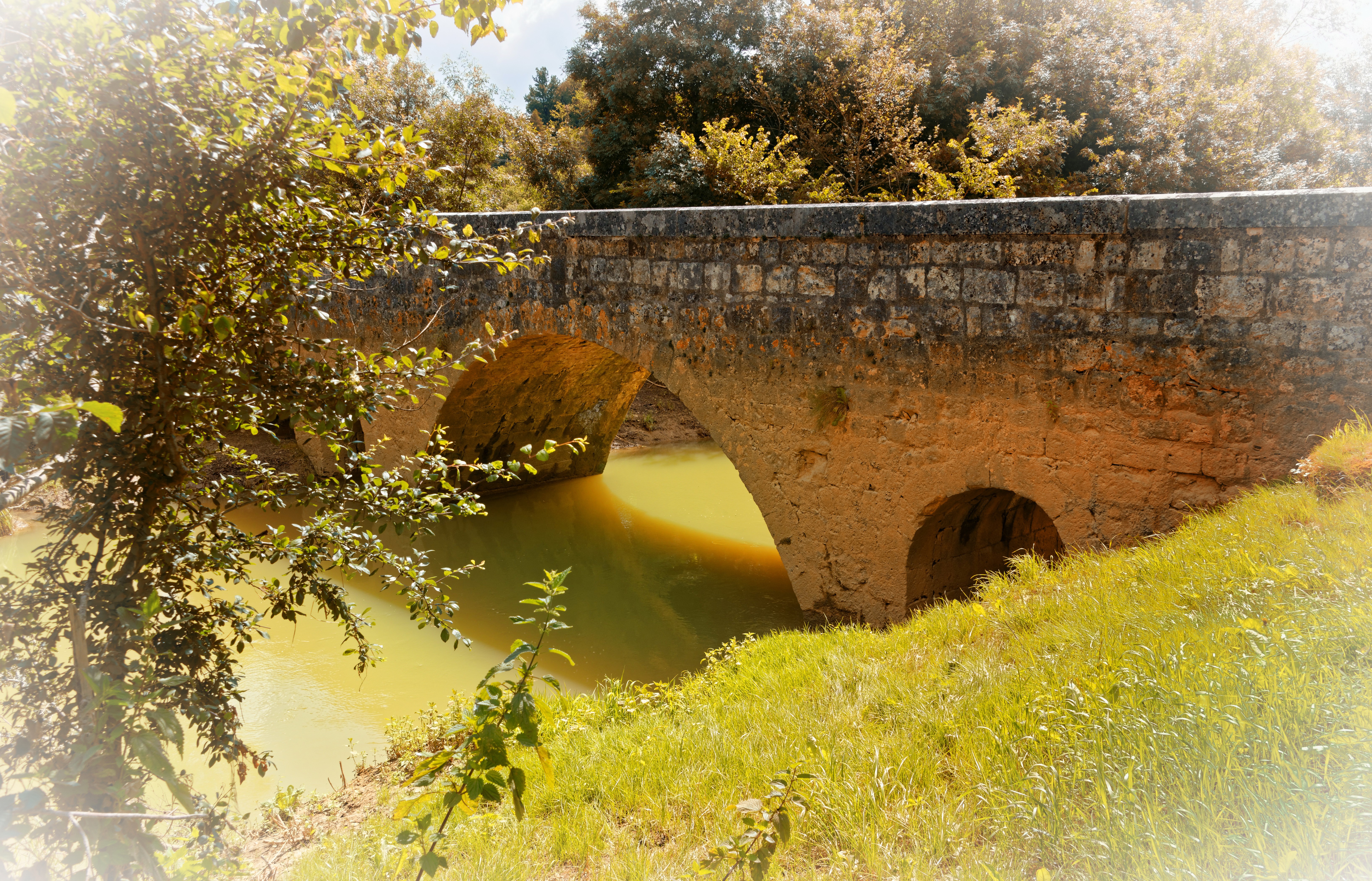Stone bridge over a river in Aquitaine, France HD Wallpaper