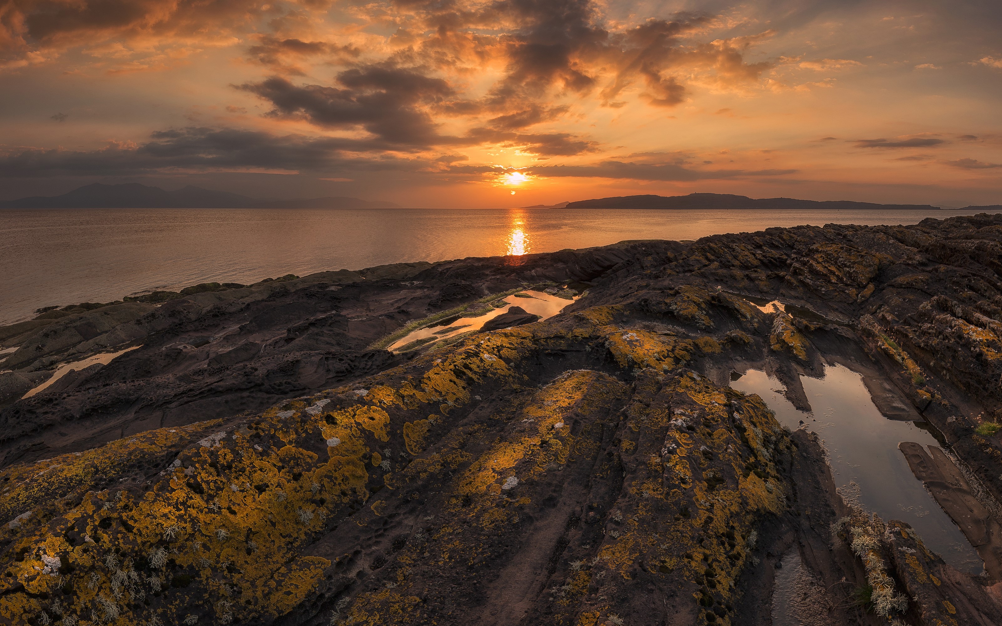 Sunset over the rocky coast of North Ayrshire, Scotland HD Wallpaper