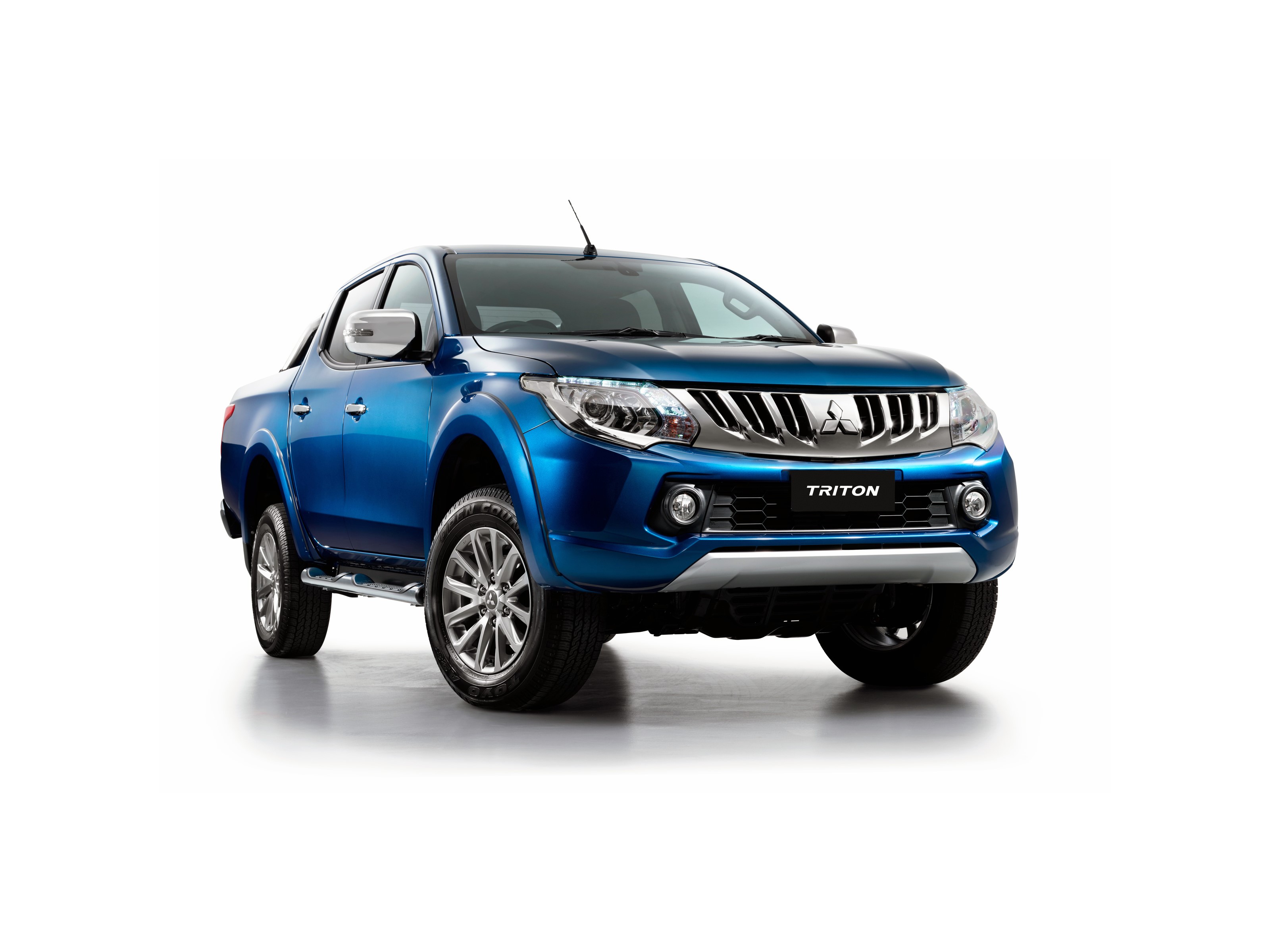 Blue Mitsubishi Triton 2015 Double Cab HD Wallpaper