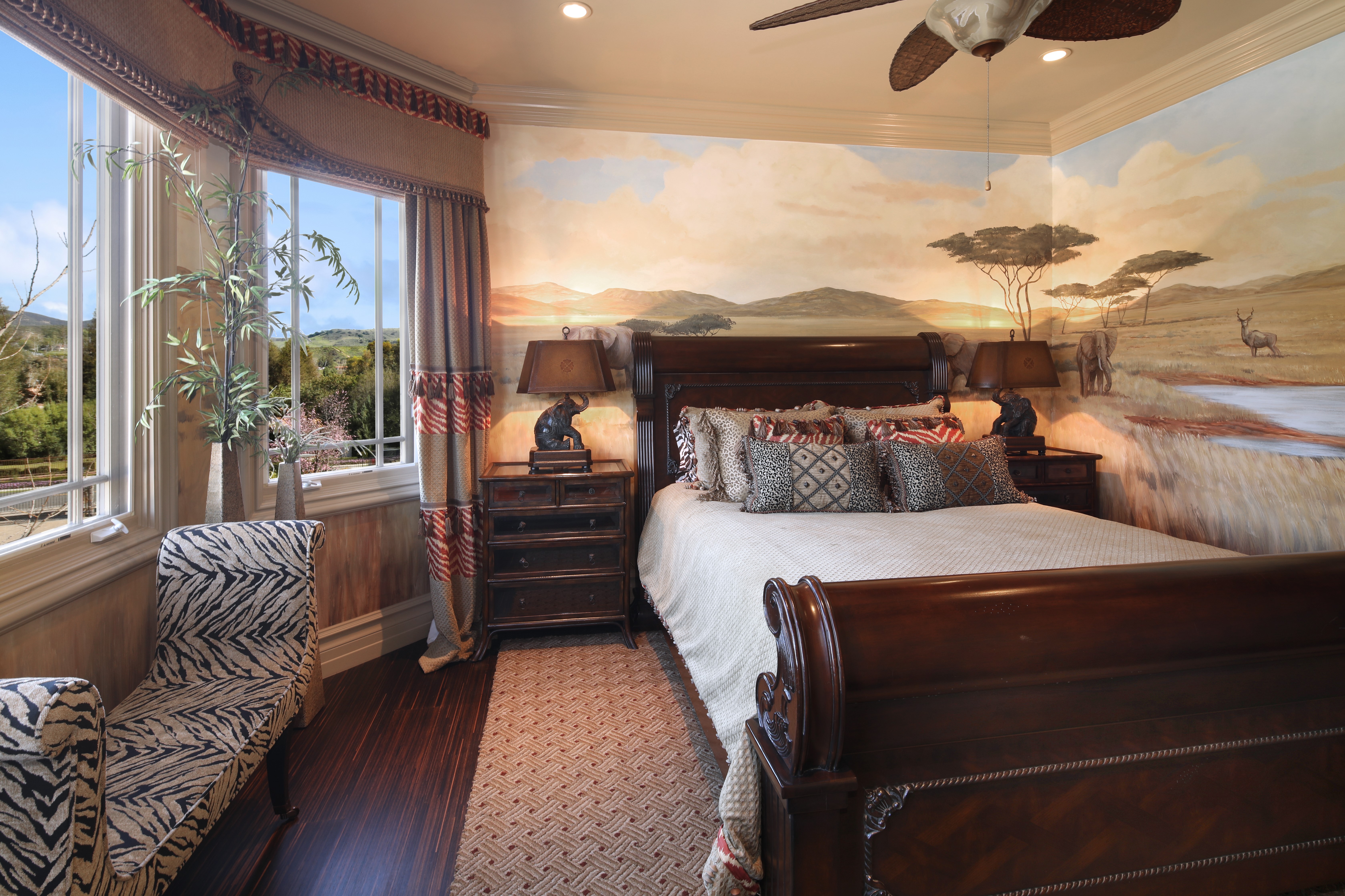 Safari themed bedroom with a large bed and mural HD Wallpaper