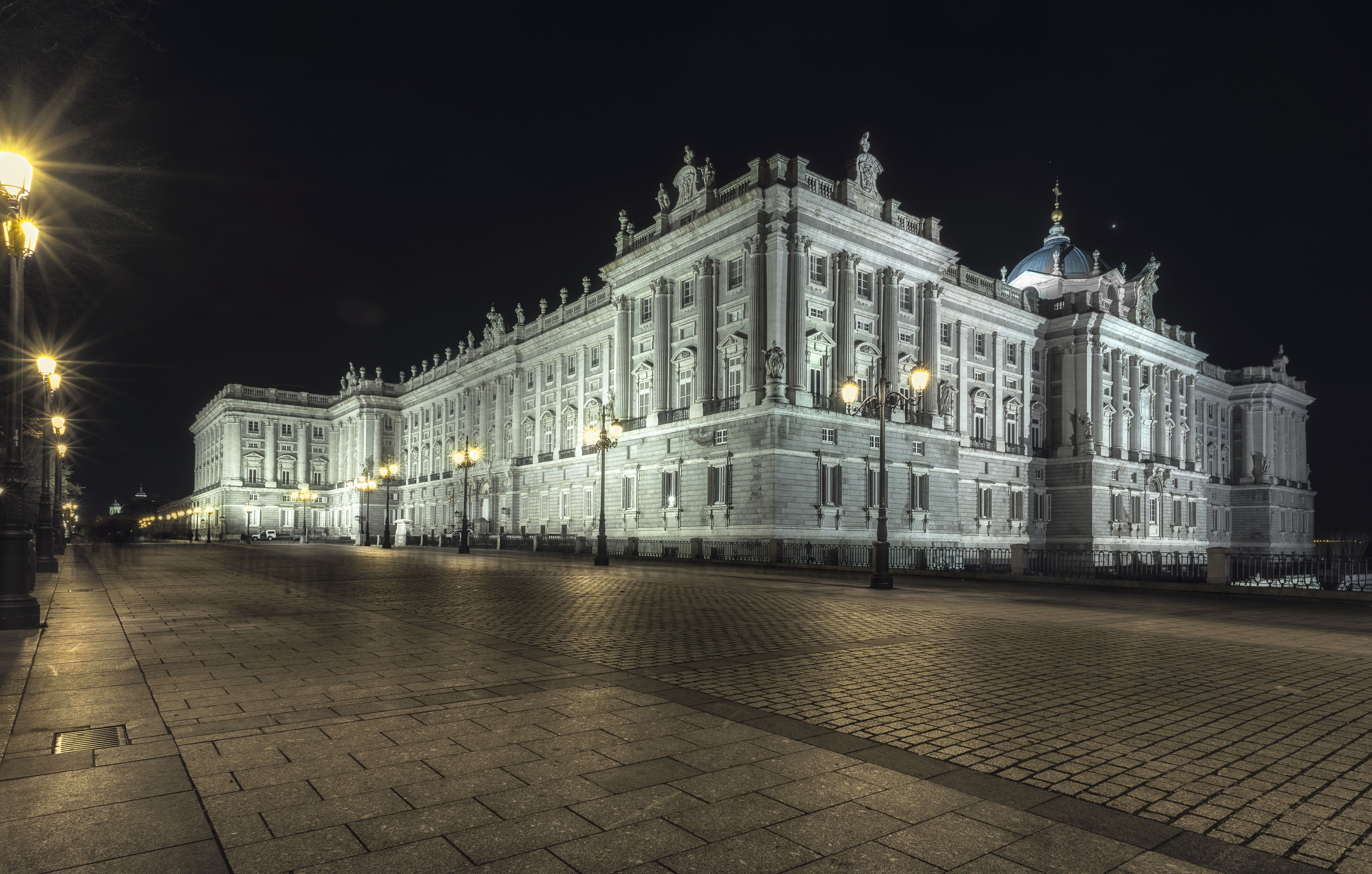 Royal Palace of Madrid at Night HD Wallpaper