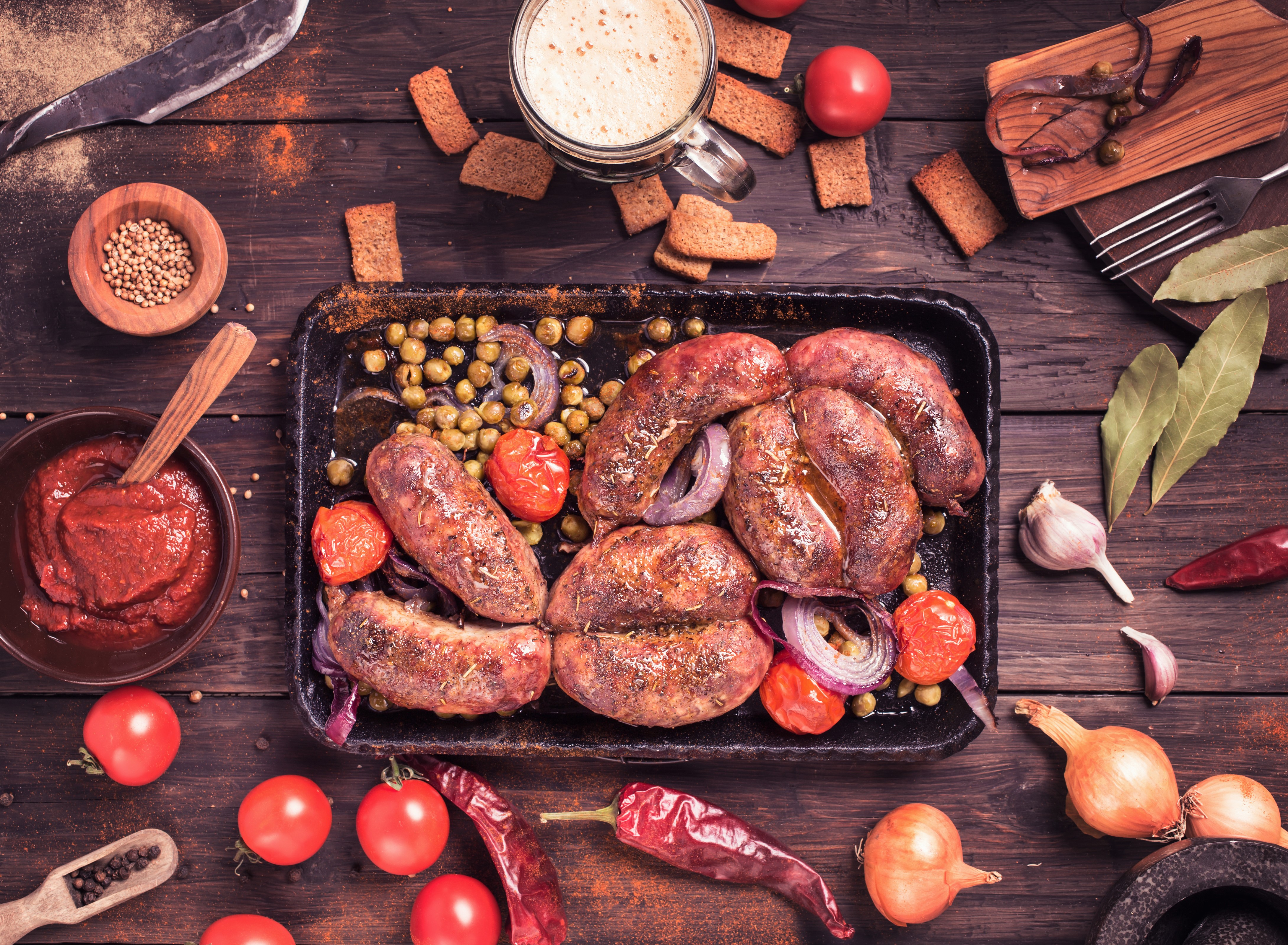 4K Roasted Sausages with Tomatoes and Beer HD Wallpaper