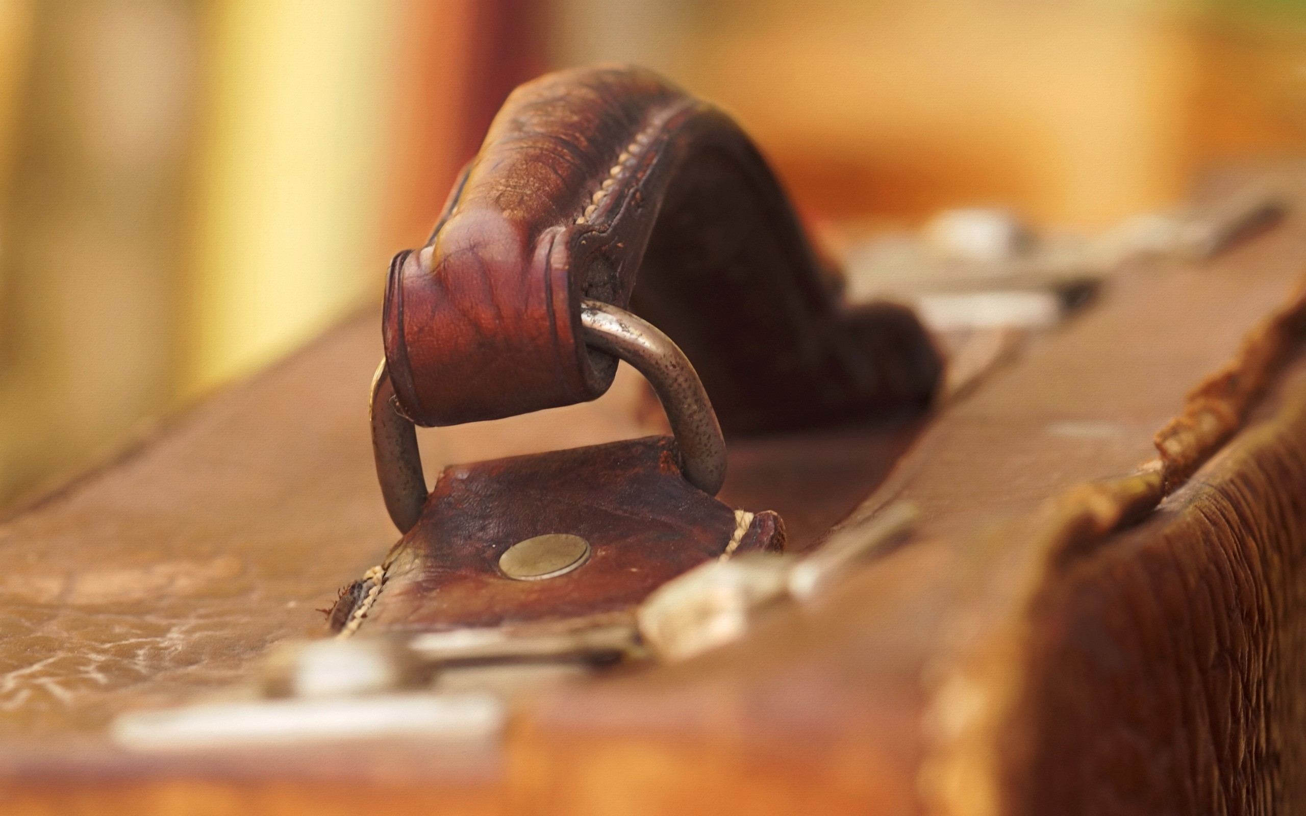Close-up of a vintage suitcase handle HD Wallpaper