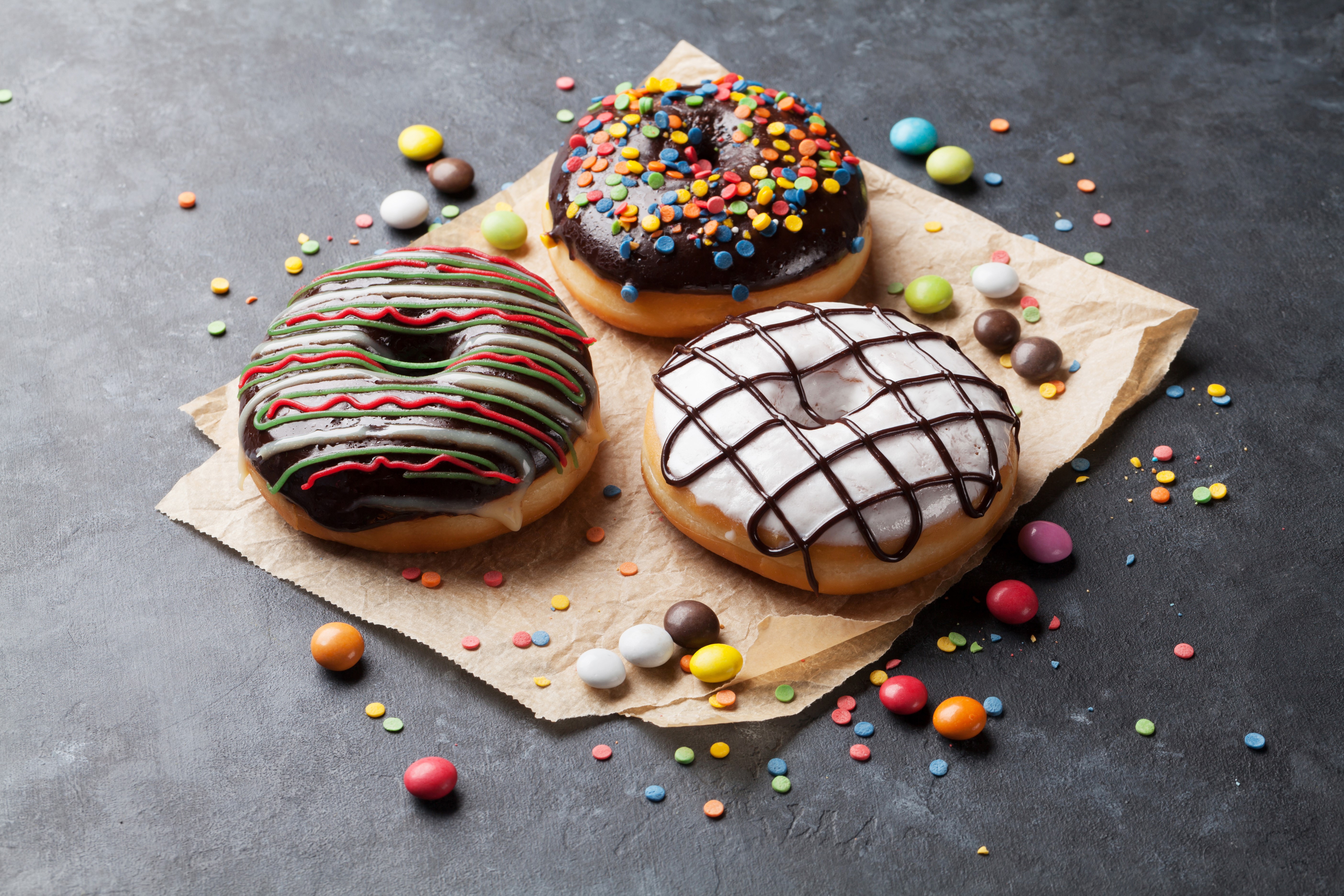 Three donuts with chocolate and icing sugar HD Wallpaper