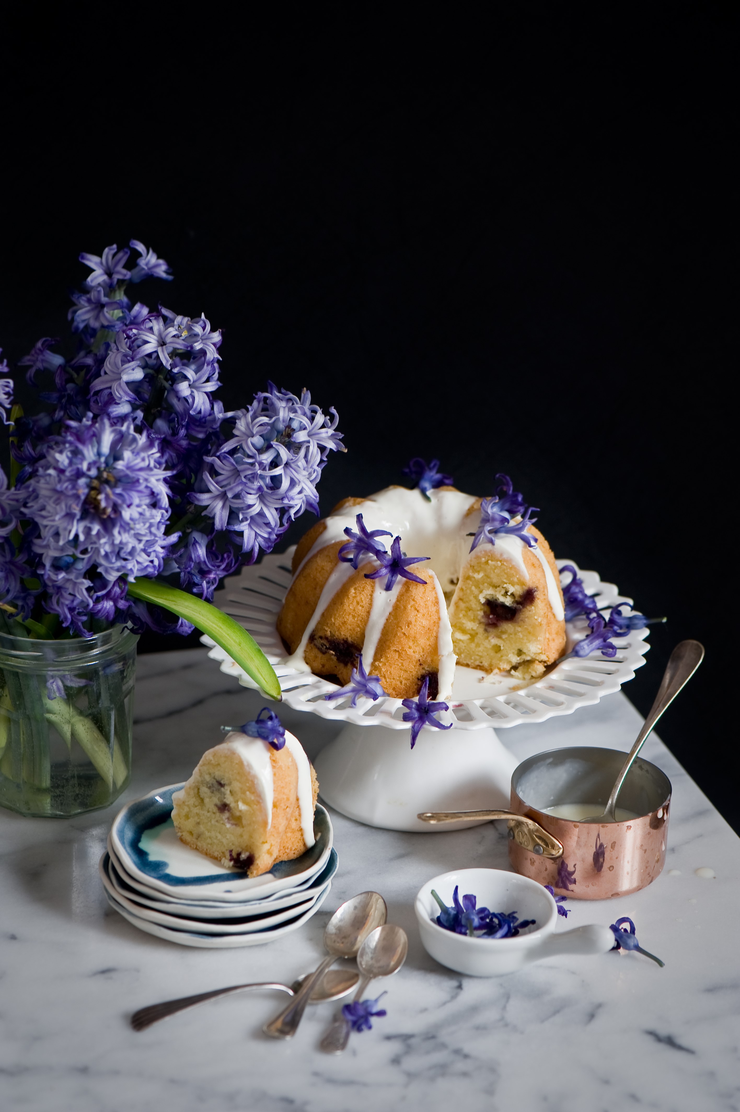 Bundt cake with hyacinths and berry filling HD Phone Wallpaper