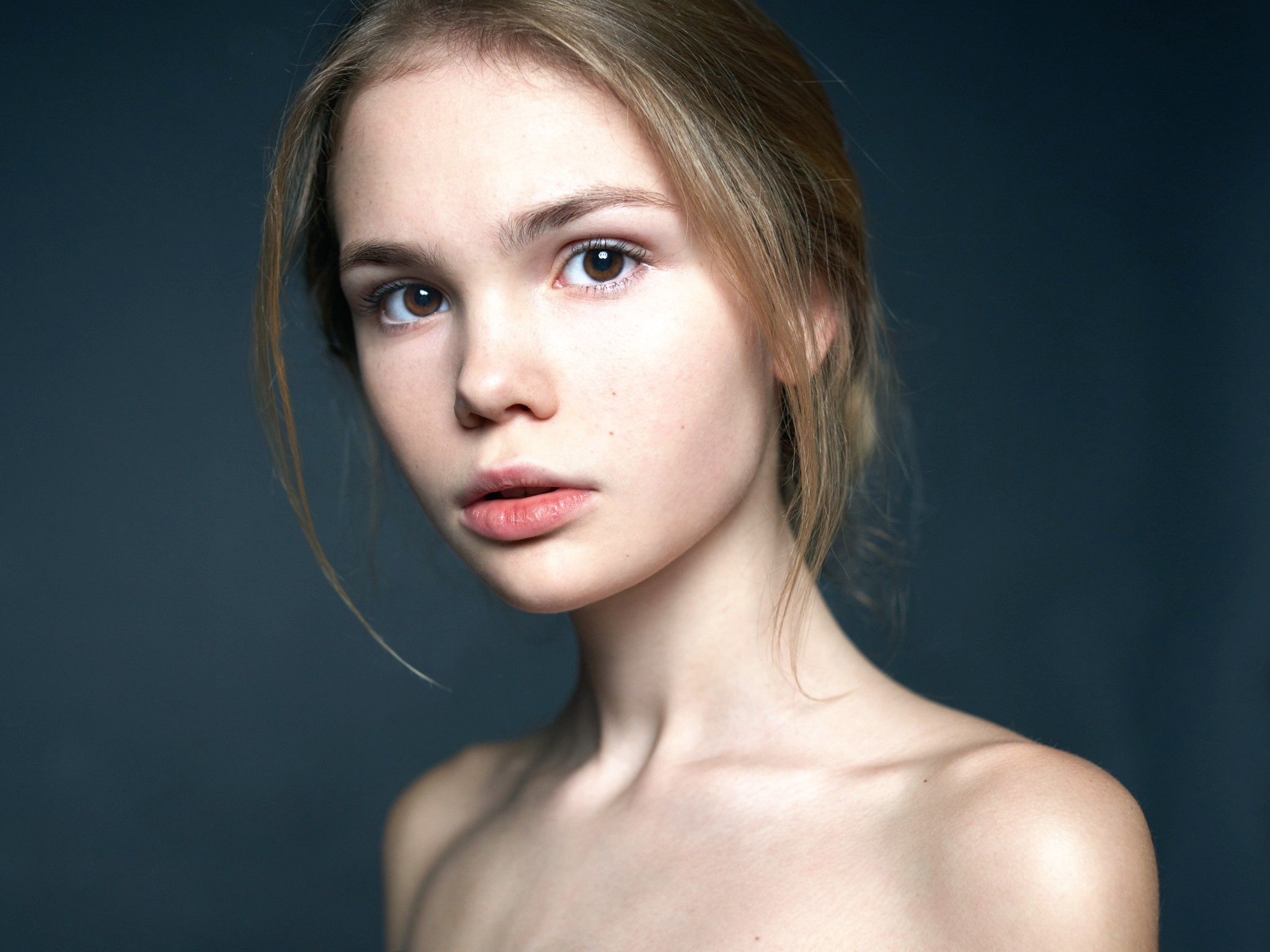 Portrait of a young woman with dark blonde hair HD Wallpaper
