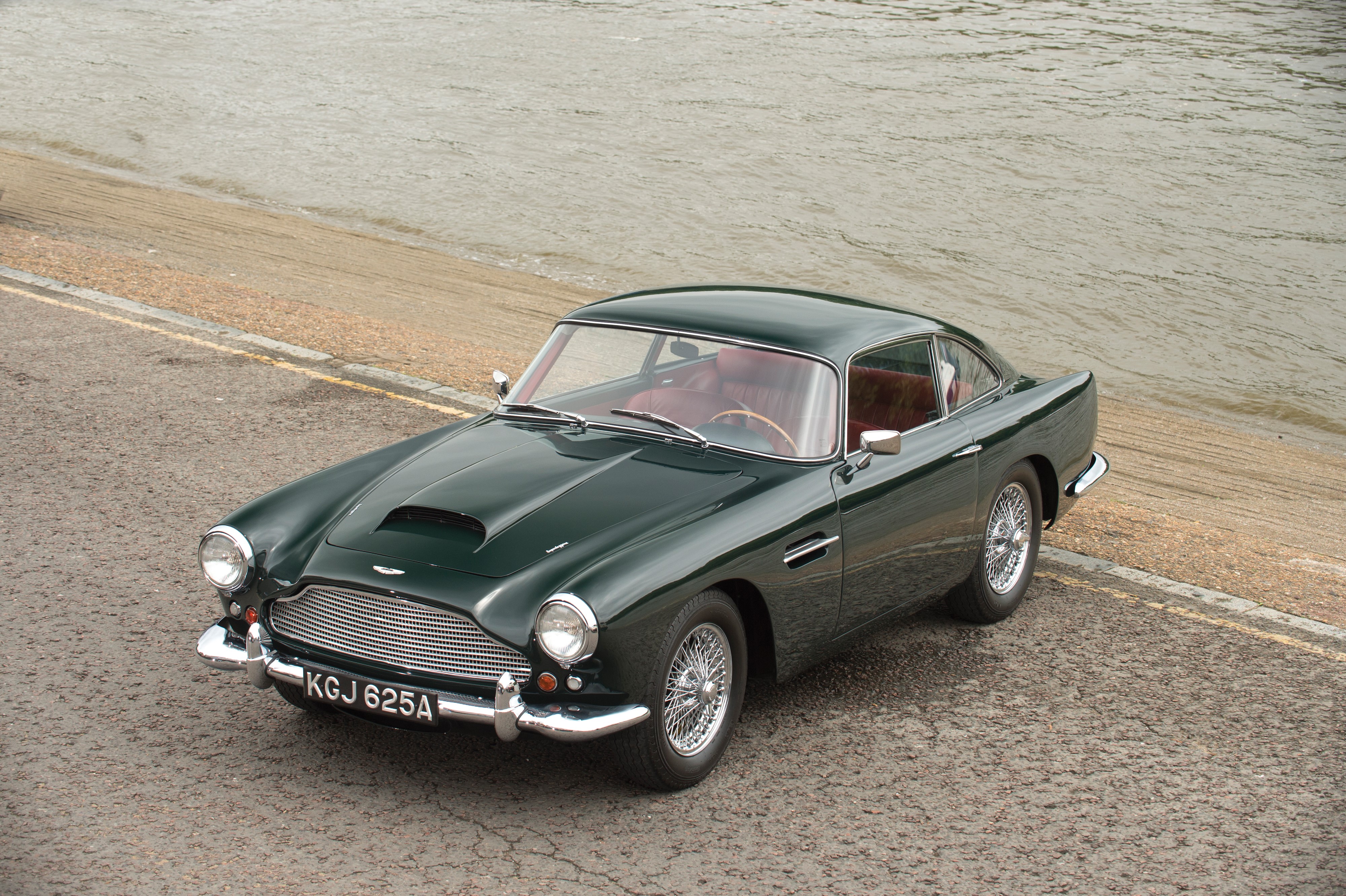 Green Aston Martin DB4 Series II Touring HD Wallpaper