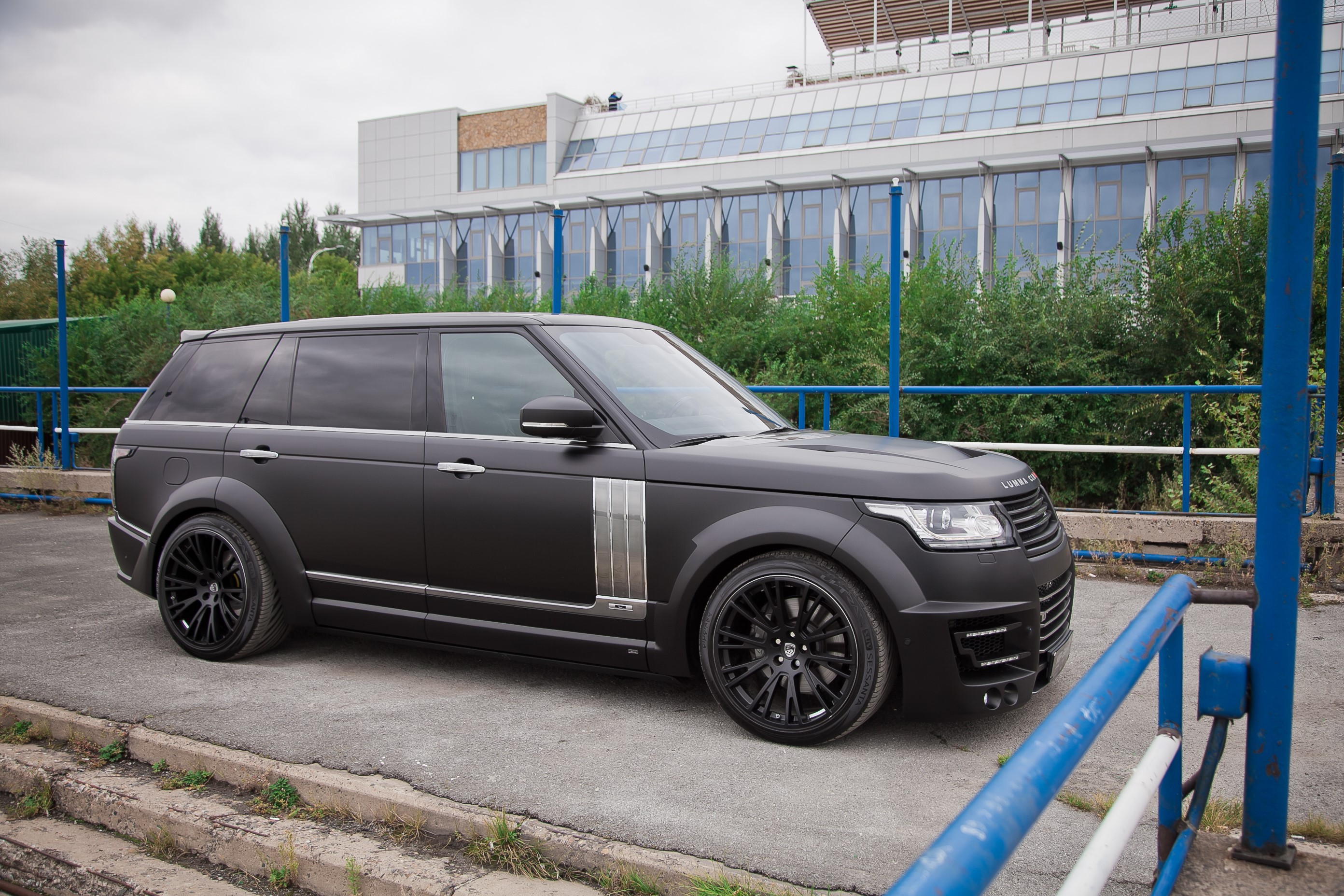 Matte black Lumma Design Range Rover LWB CLR R HD Wallpaper