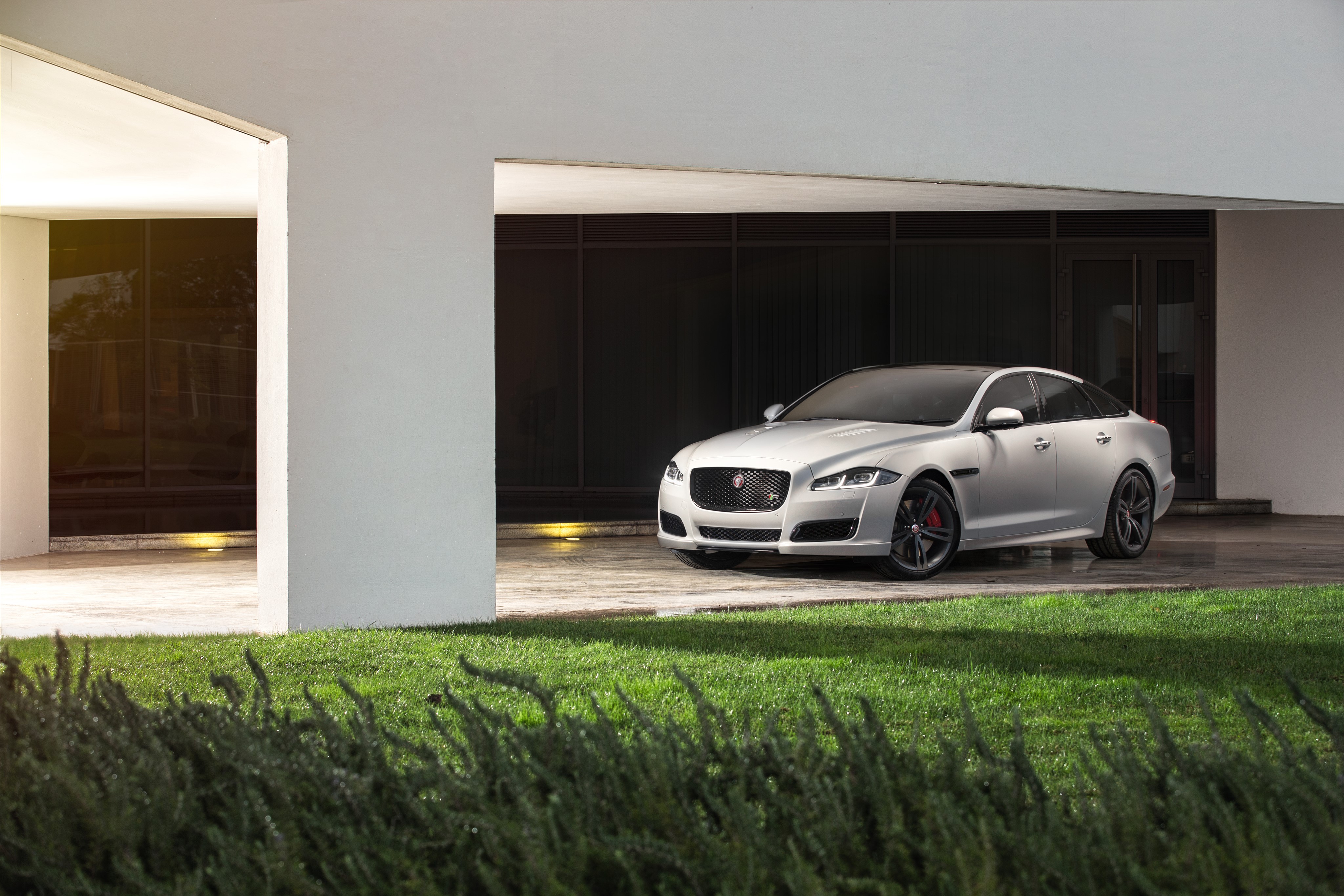 White 2015 Jaguar XJR X351 HD Wallpaper