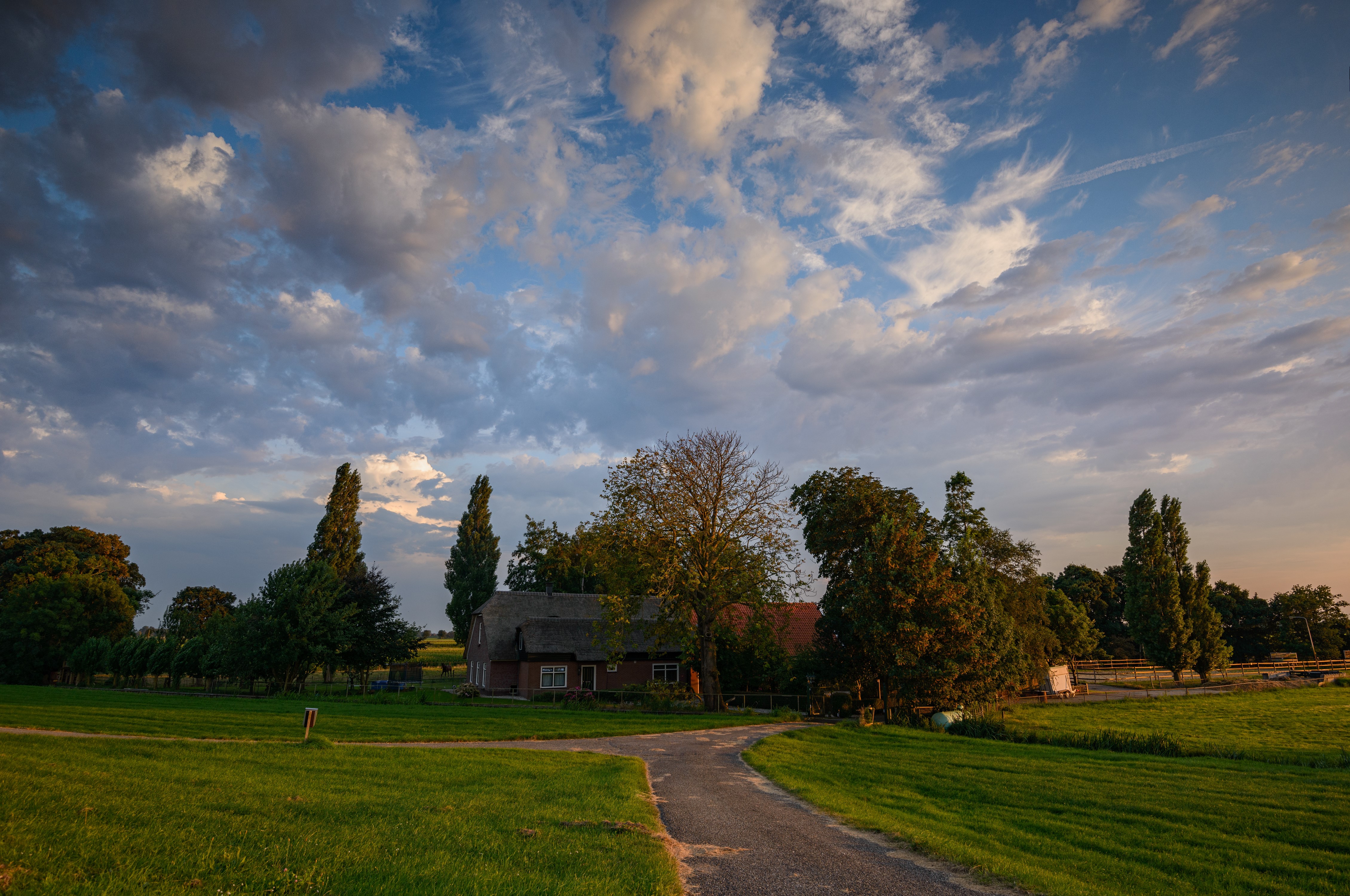 Farmhouse in the Netherlands with dramatic clouds HD Wallpaper
