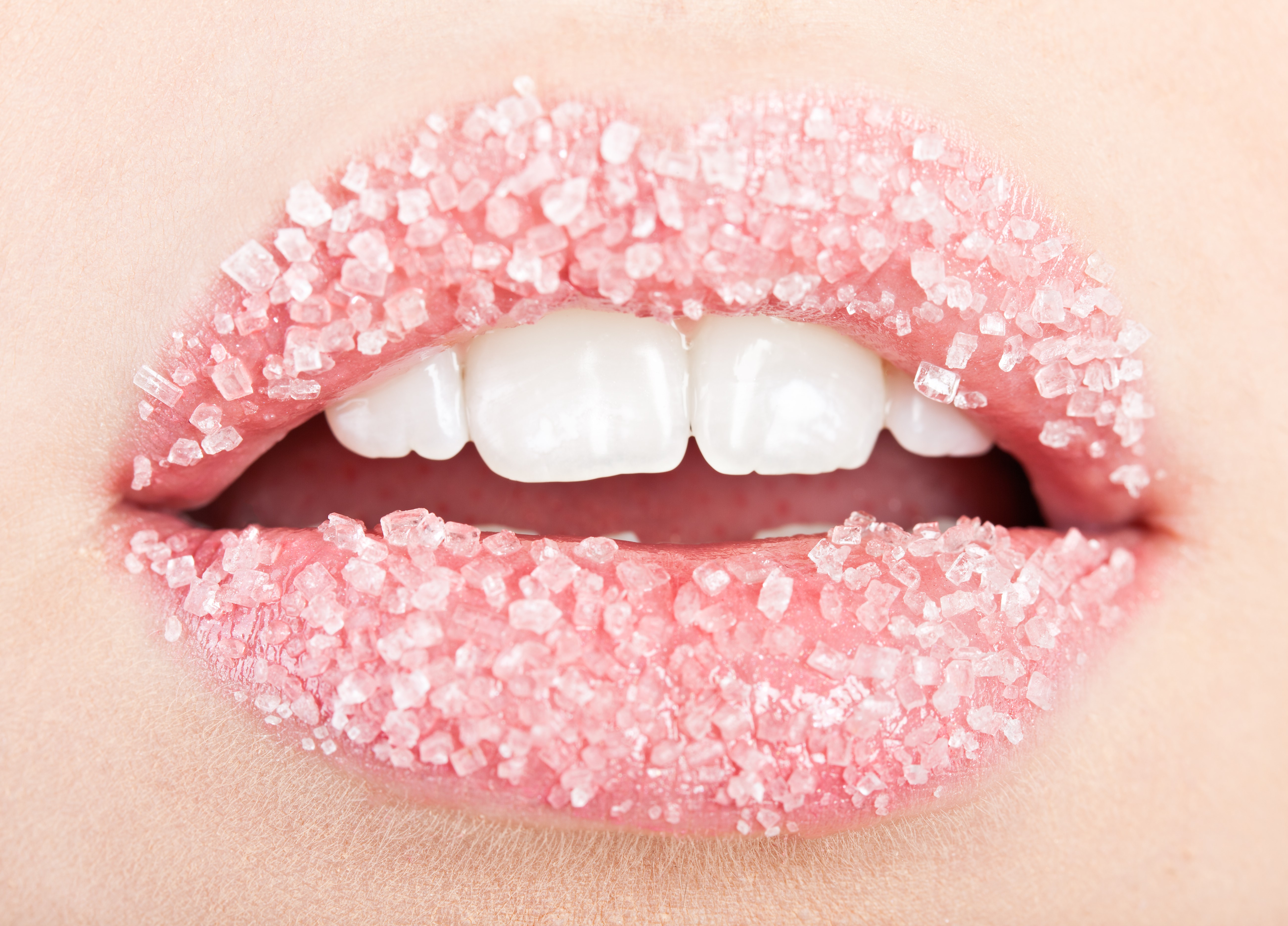 Lips covered in sugar crystals HD Wallpaper