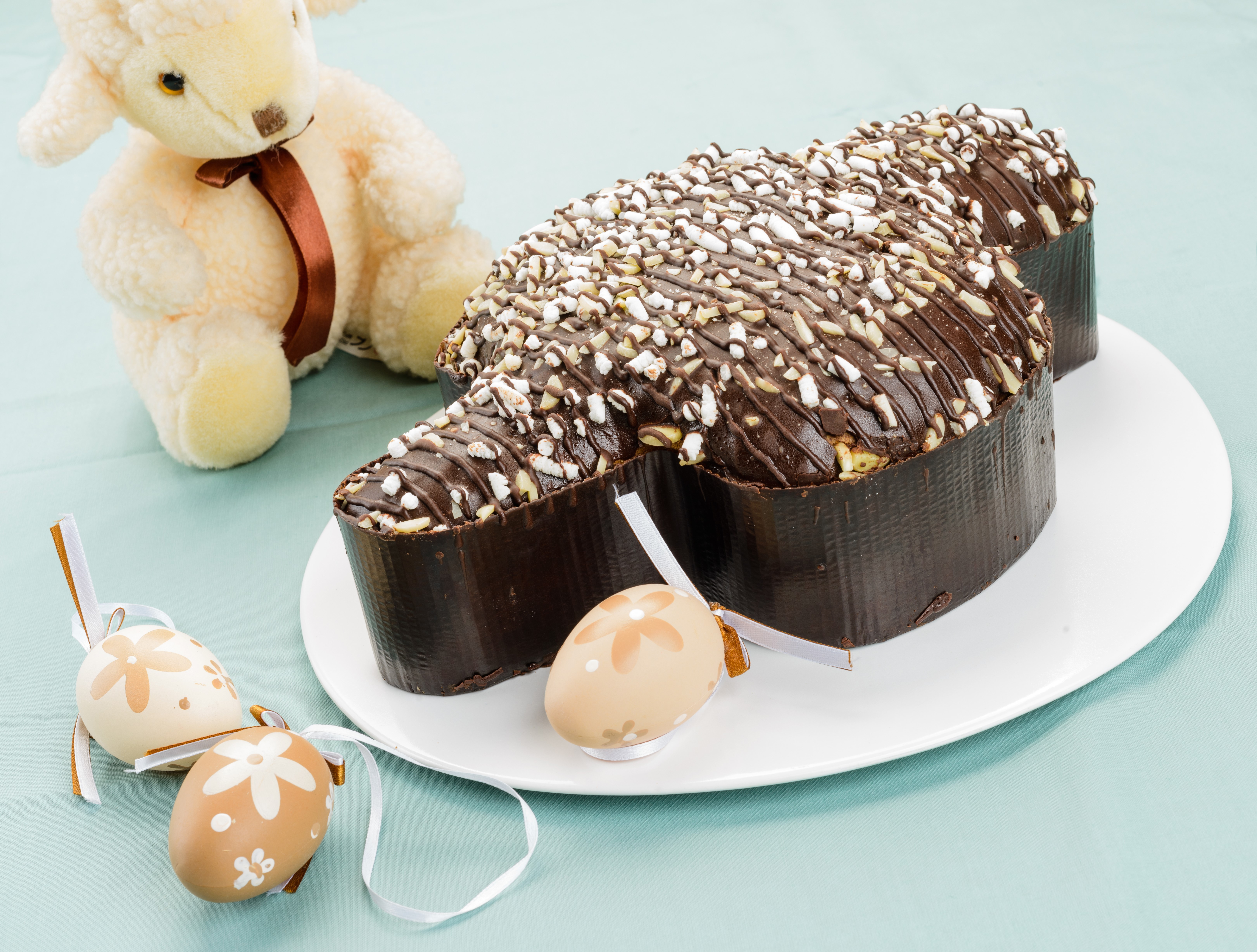 Easter dove-shaped chocolate cake with decorations HD Wallpaper
