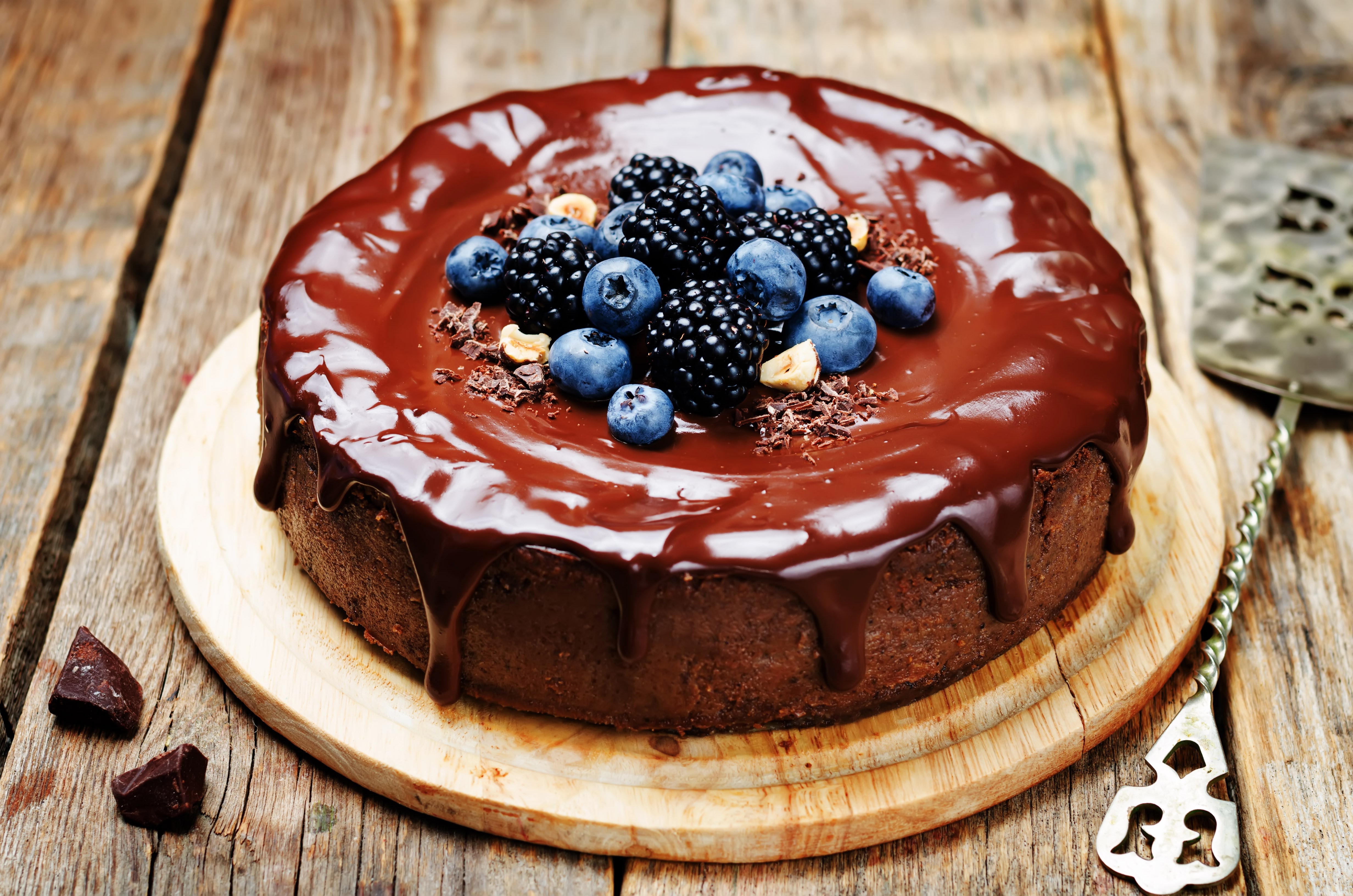 Chocolate cake with berries and nuts HD Wallpaper
