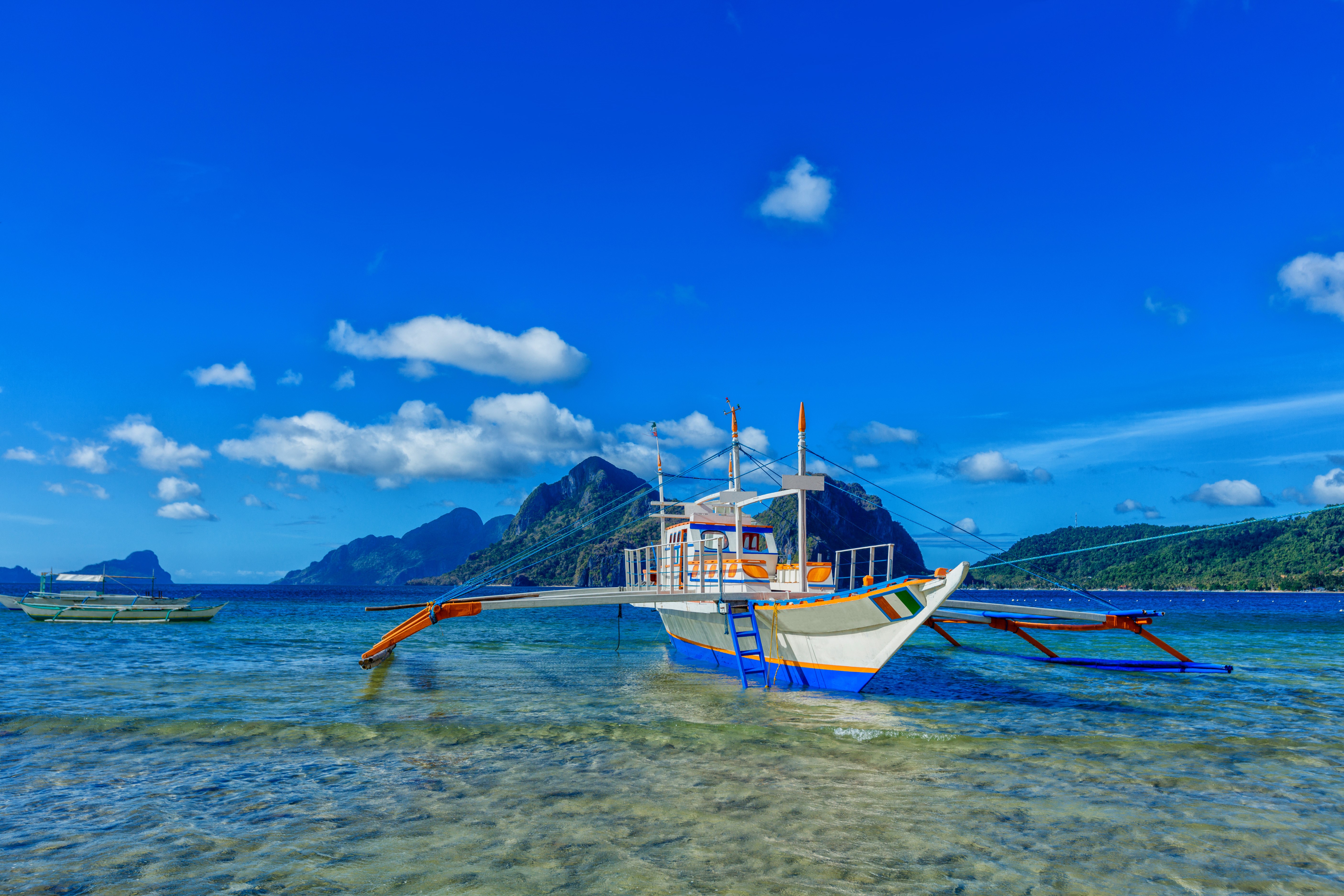 Motorboat on Palawan Island, Philippines HD Wallpaper