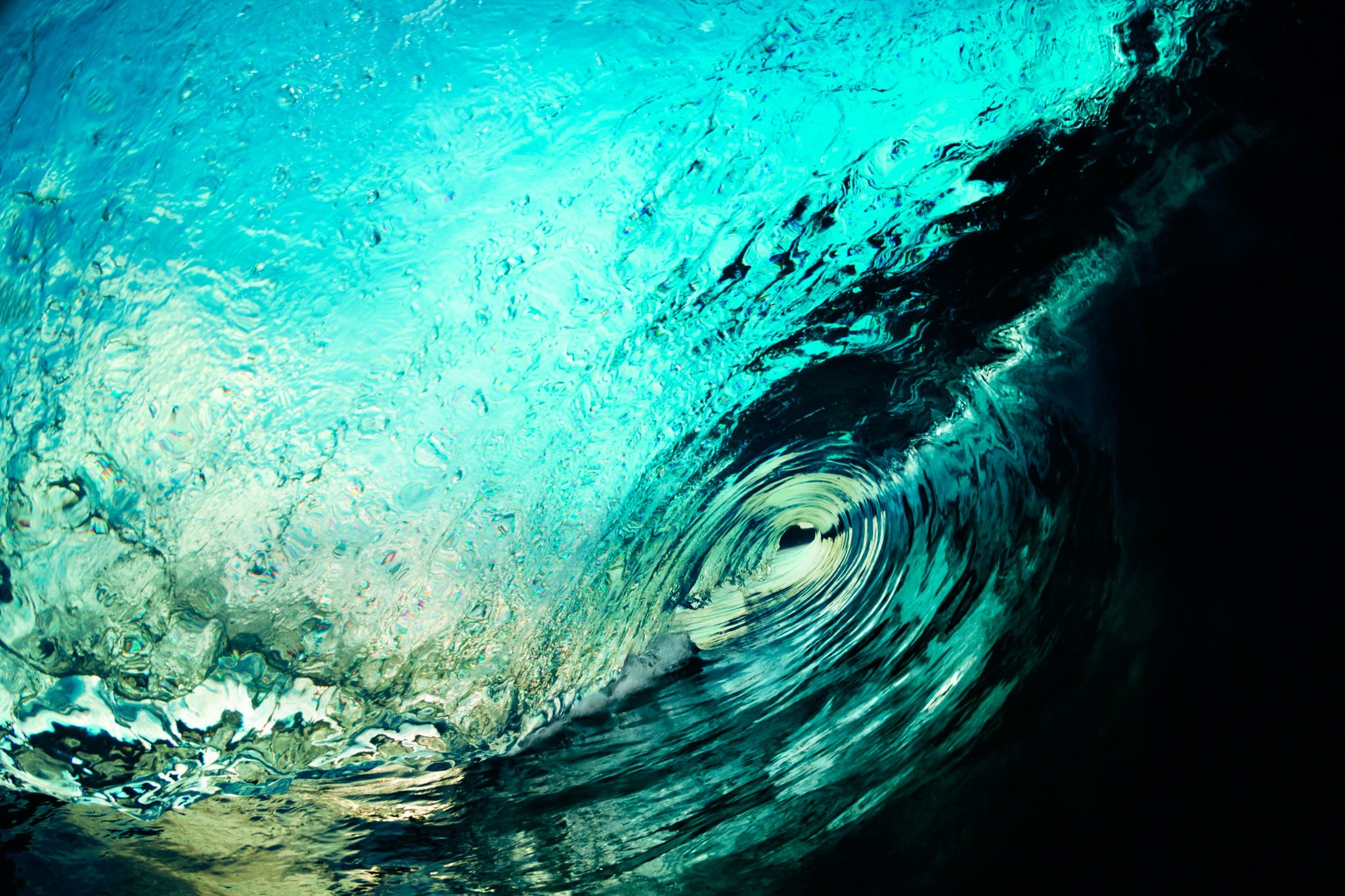 Underwater view of a breaking ocean wave HD Wallpaper
