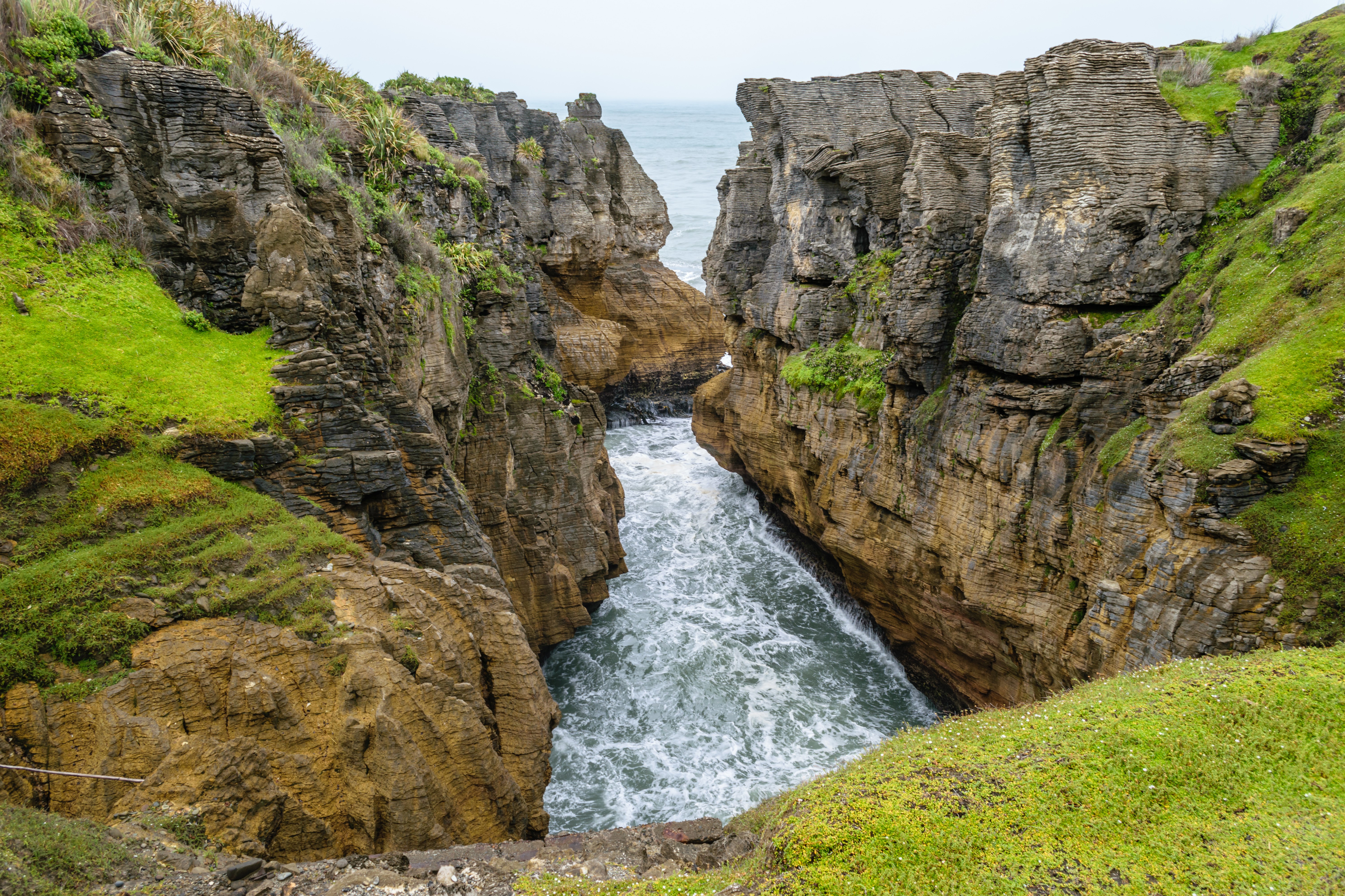 Pancake Rocks Canyon in New Zealand HD Wallpaper